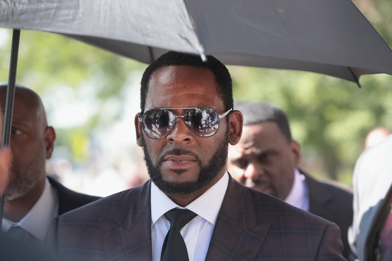 R Kelly leaves Chicago courthouse