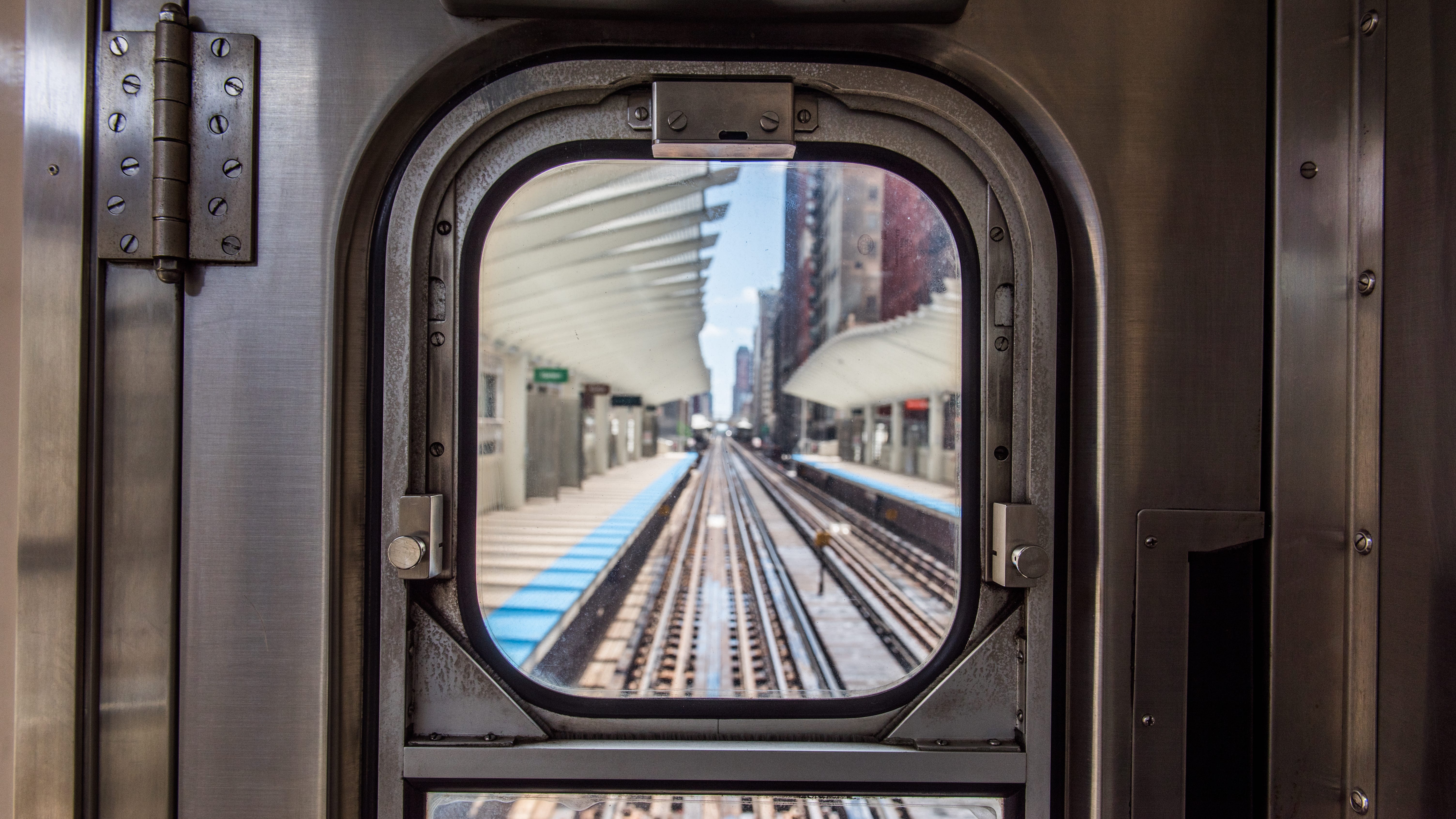 Man robbed on CTA Red Line train on Near North Side