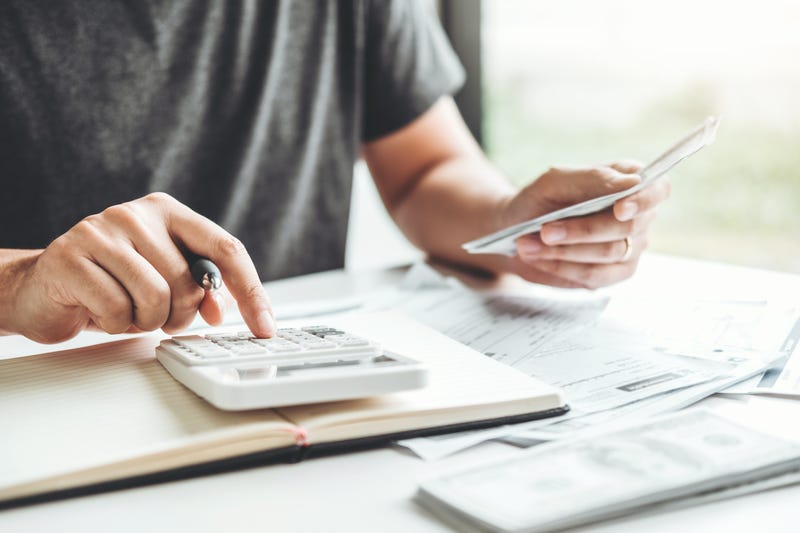 Calculate a holiday gift budget