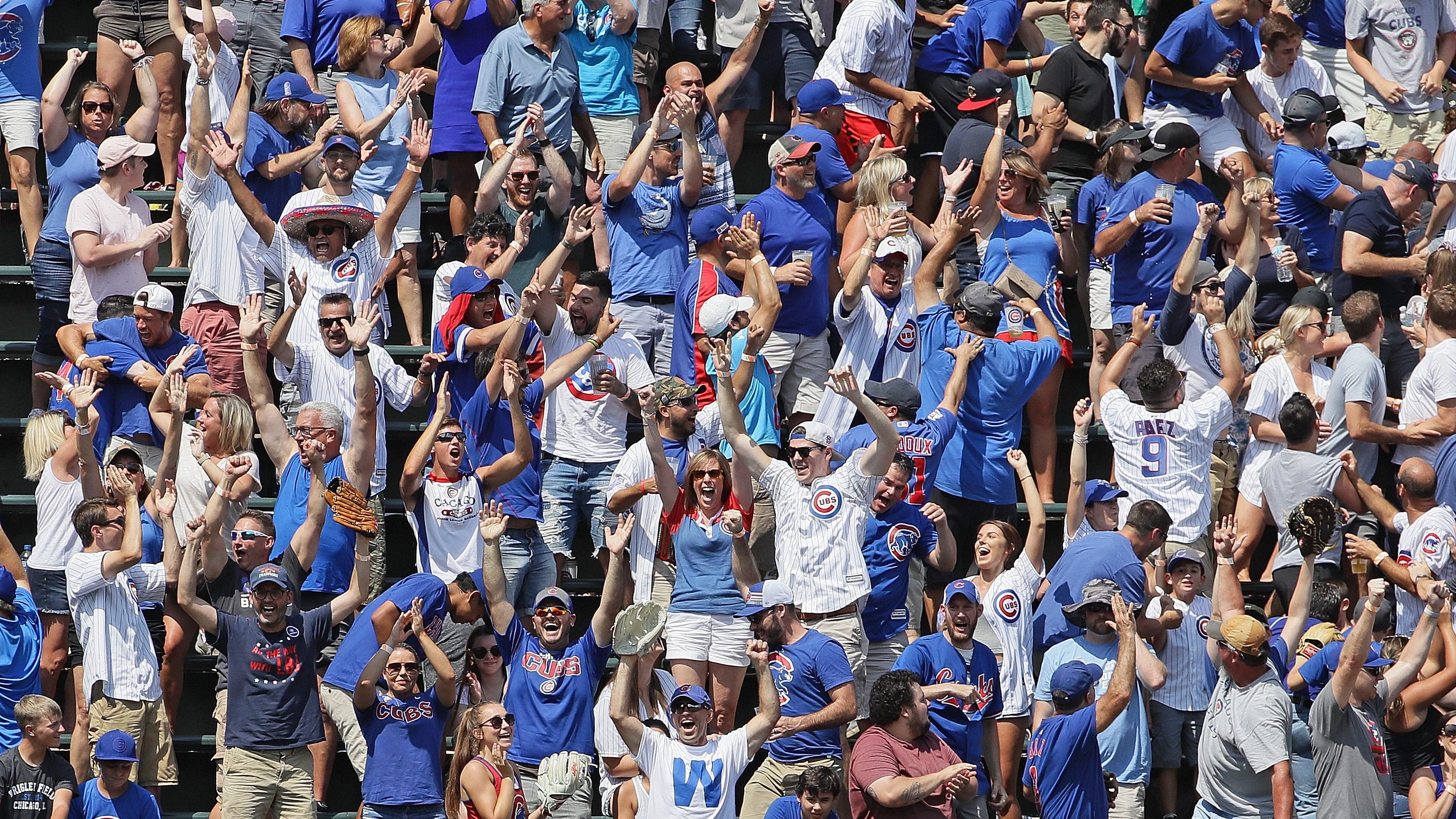 Lightfoot announces return of fans to Chicago ballparks; 20% capacity allowed for Opening Day