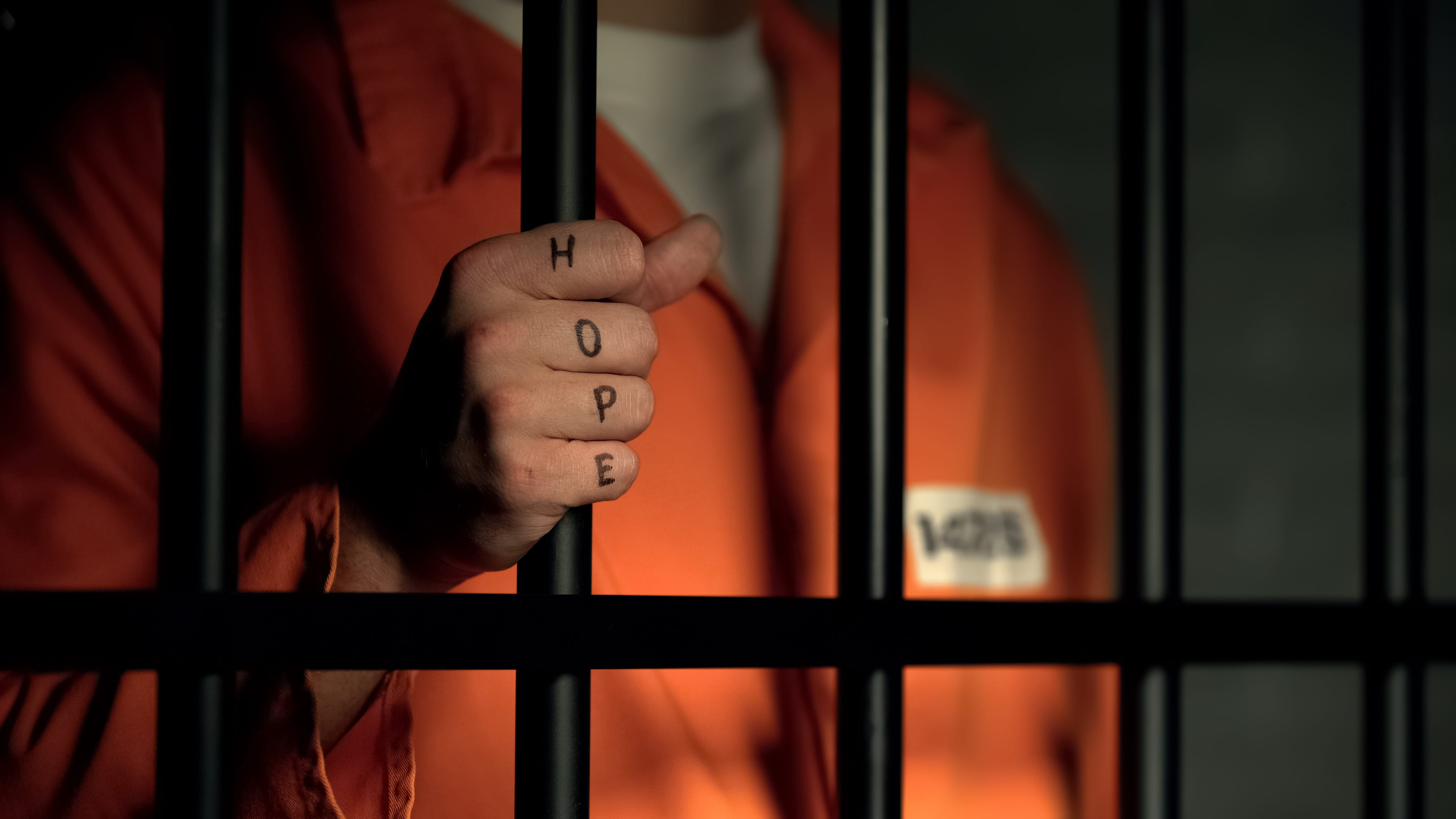 Lightfoot signs executive order to assist those returning from incarceration, jail