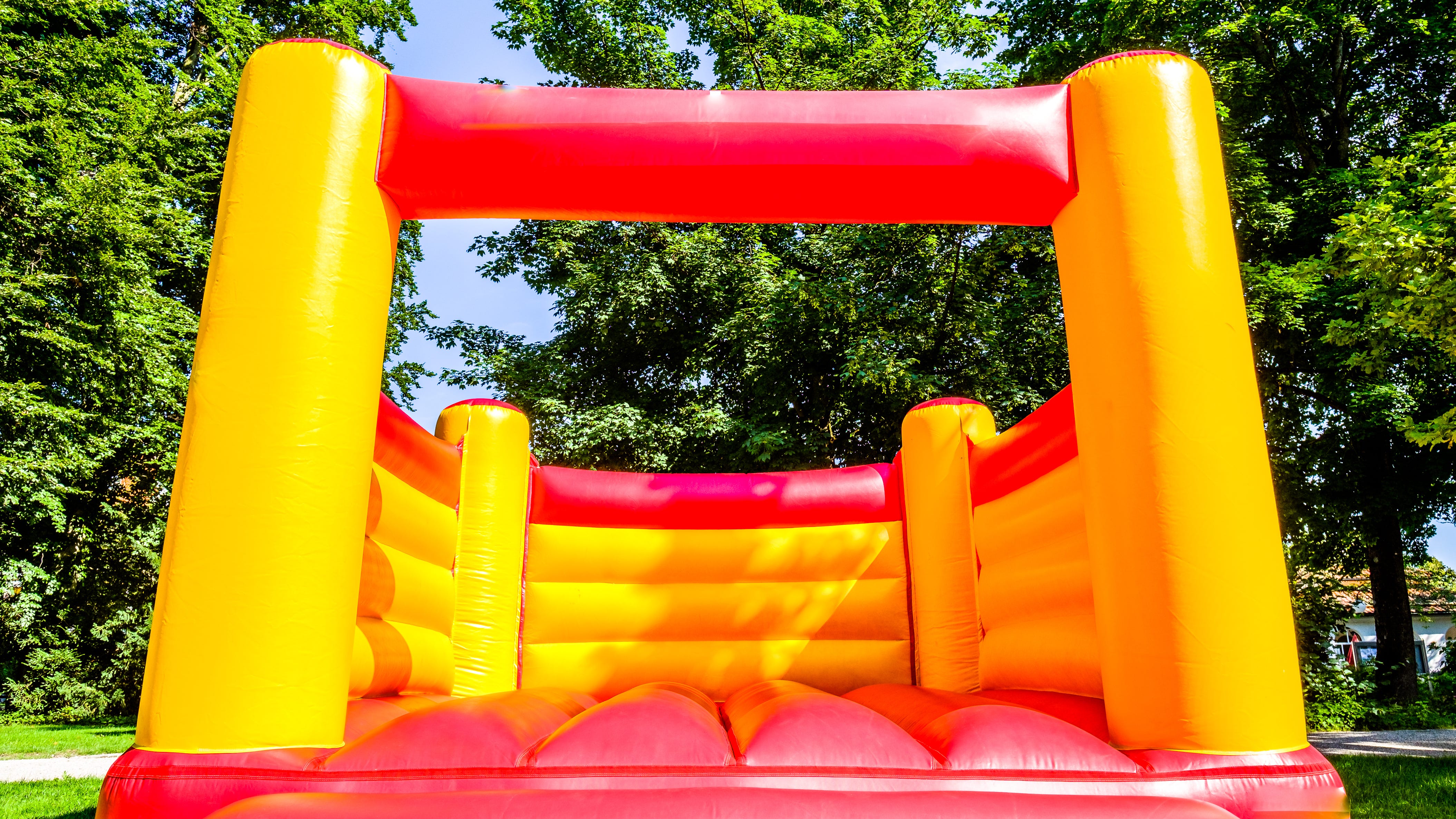 Experts say bounce houses are dangerous, death traps susceptible to light wind