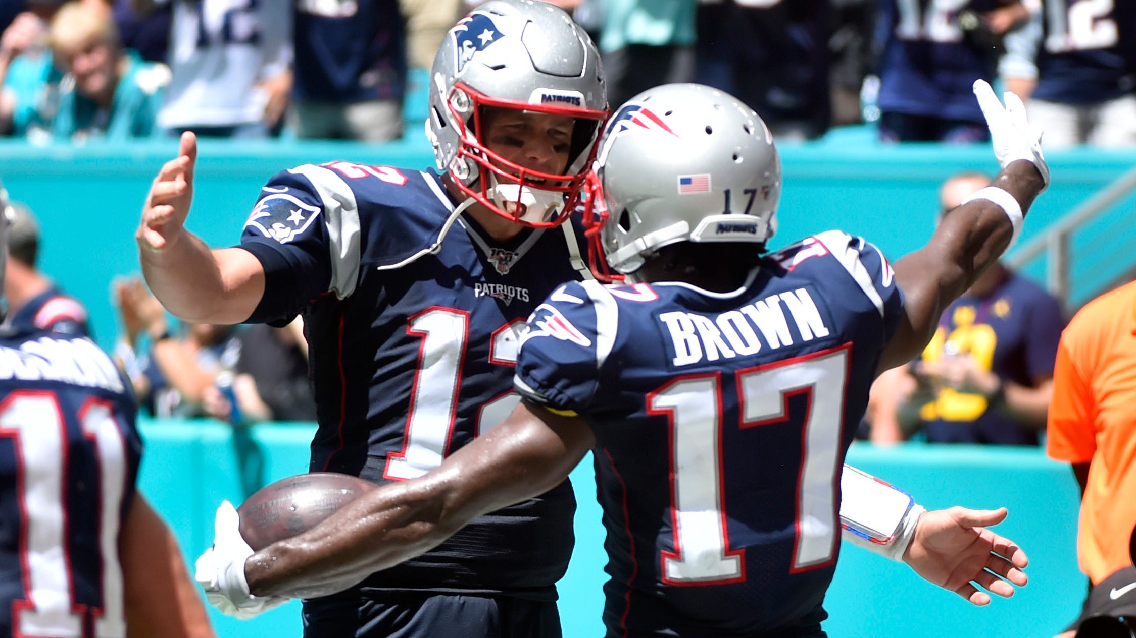 Tom Brady Wants to Play with Antonio Brown in 2020: Report