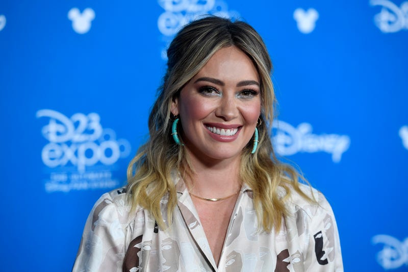 Hilary Duff poses
