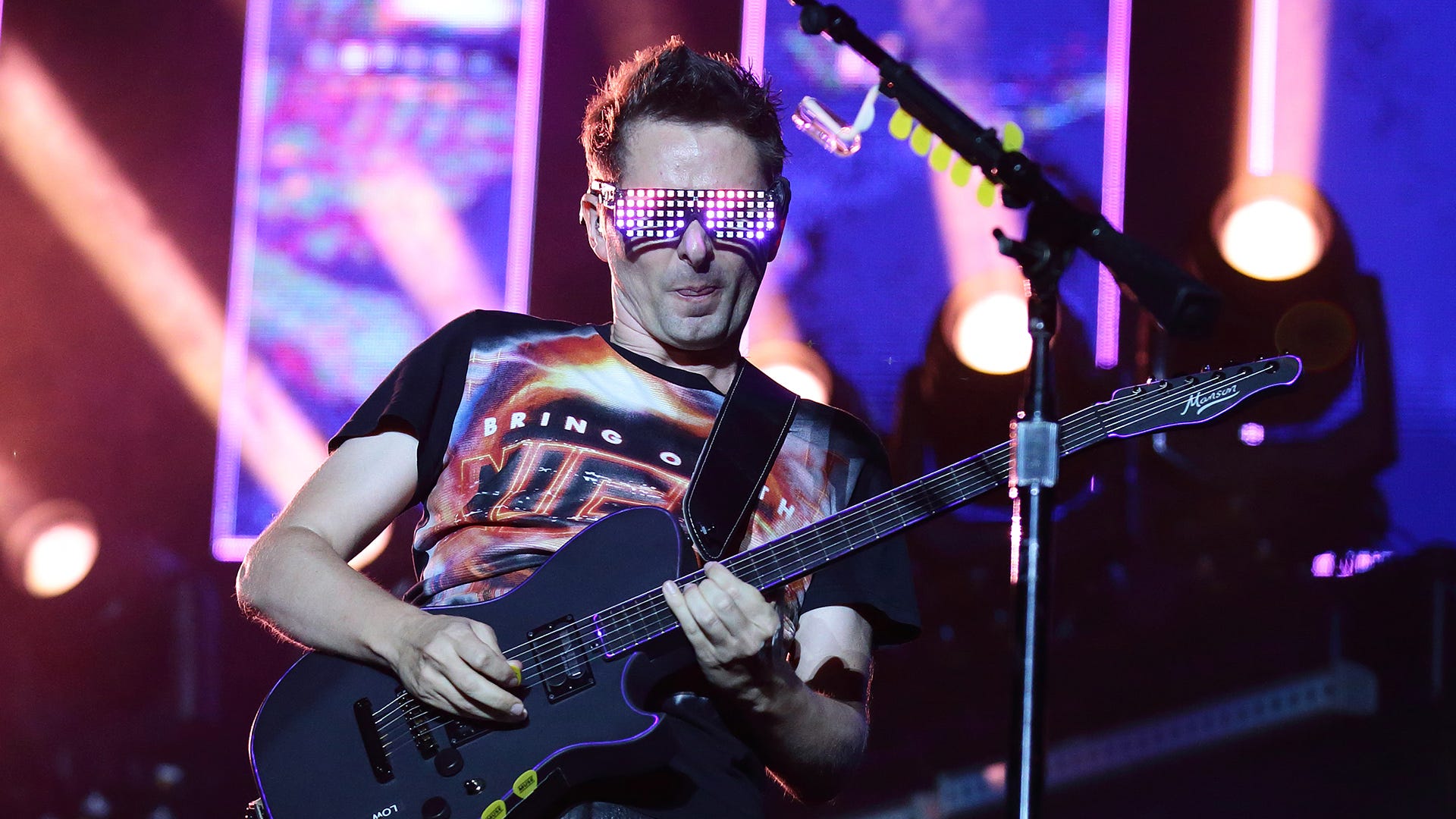 Muse's Matt Bellamy shows support for Ukraine during shredding performance of 'Won't Stand Down'