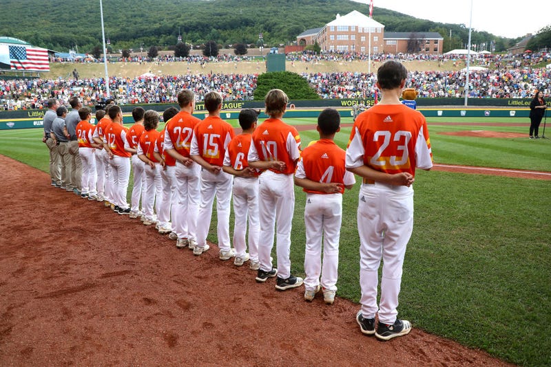 2021 Little League players lined up for National Anthem