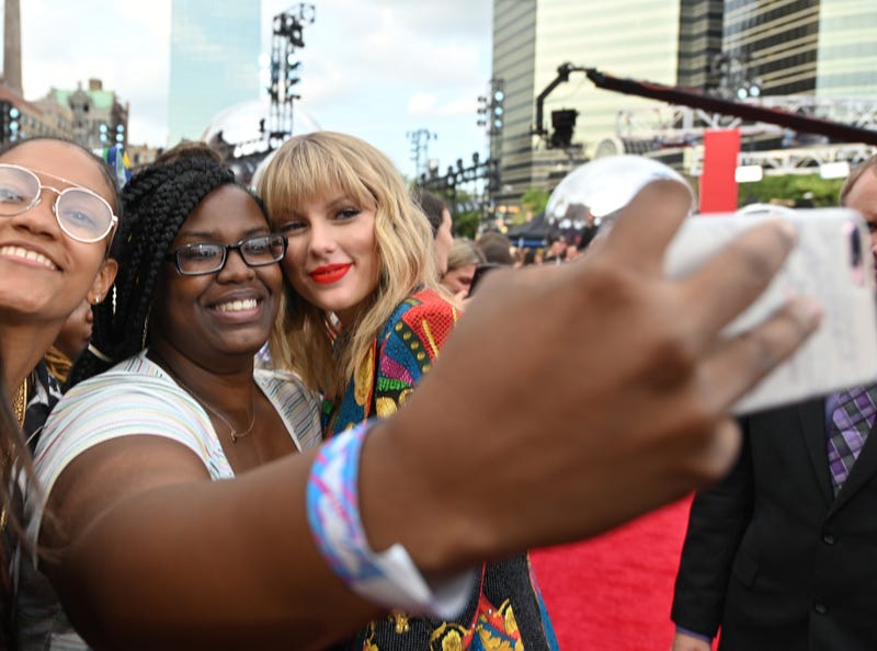 Taylor Swift and fan