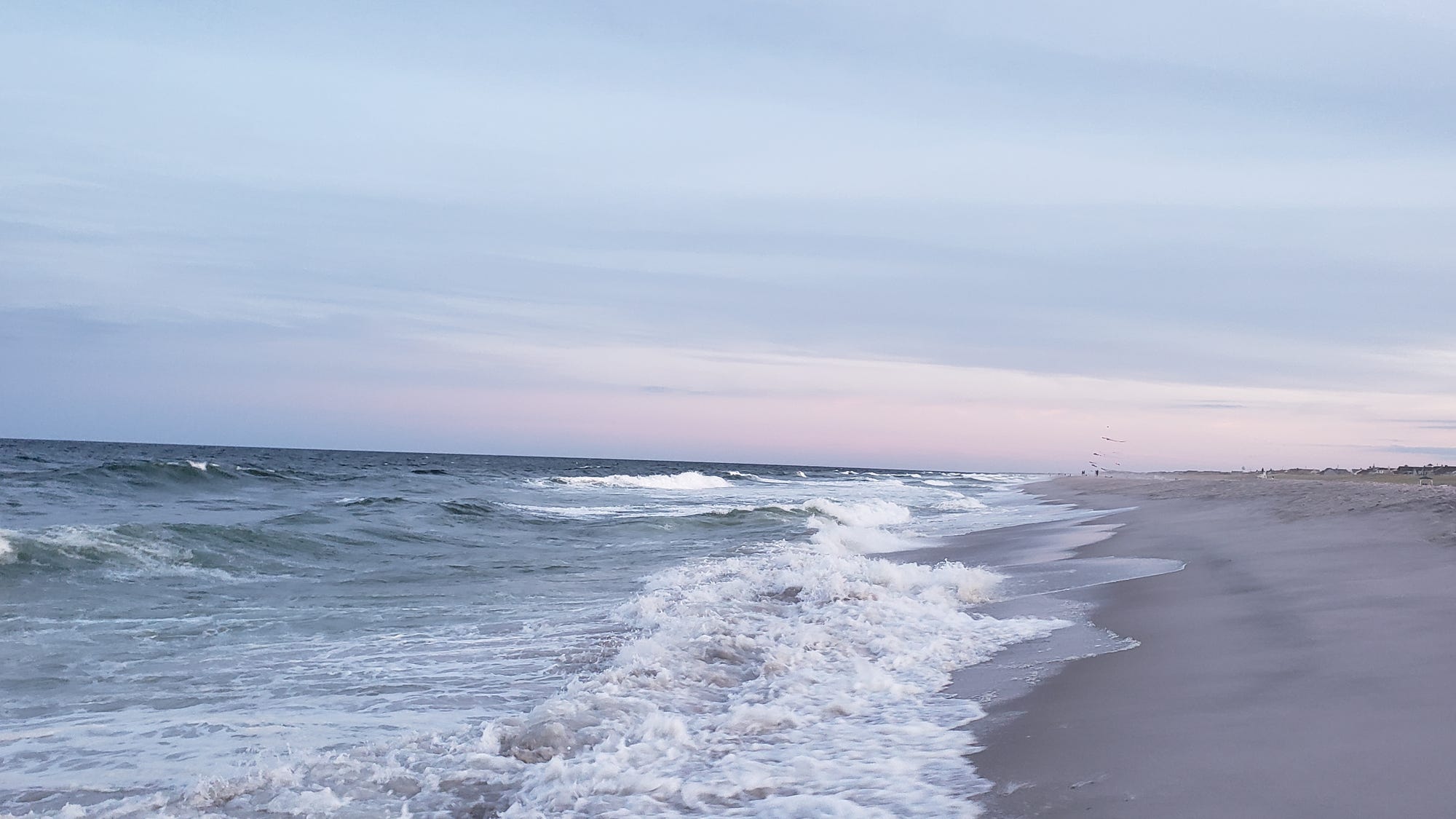 Lifeguard killed, 7 injured by lightning strike at NJ beach