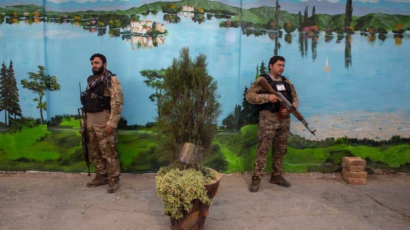 US presents warring Afghan sides with draft peace agreement