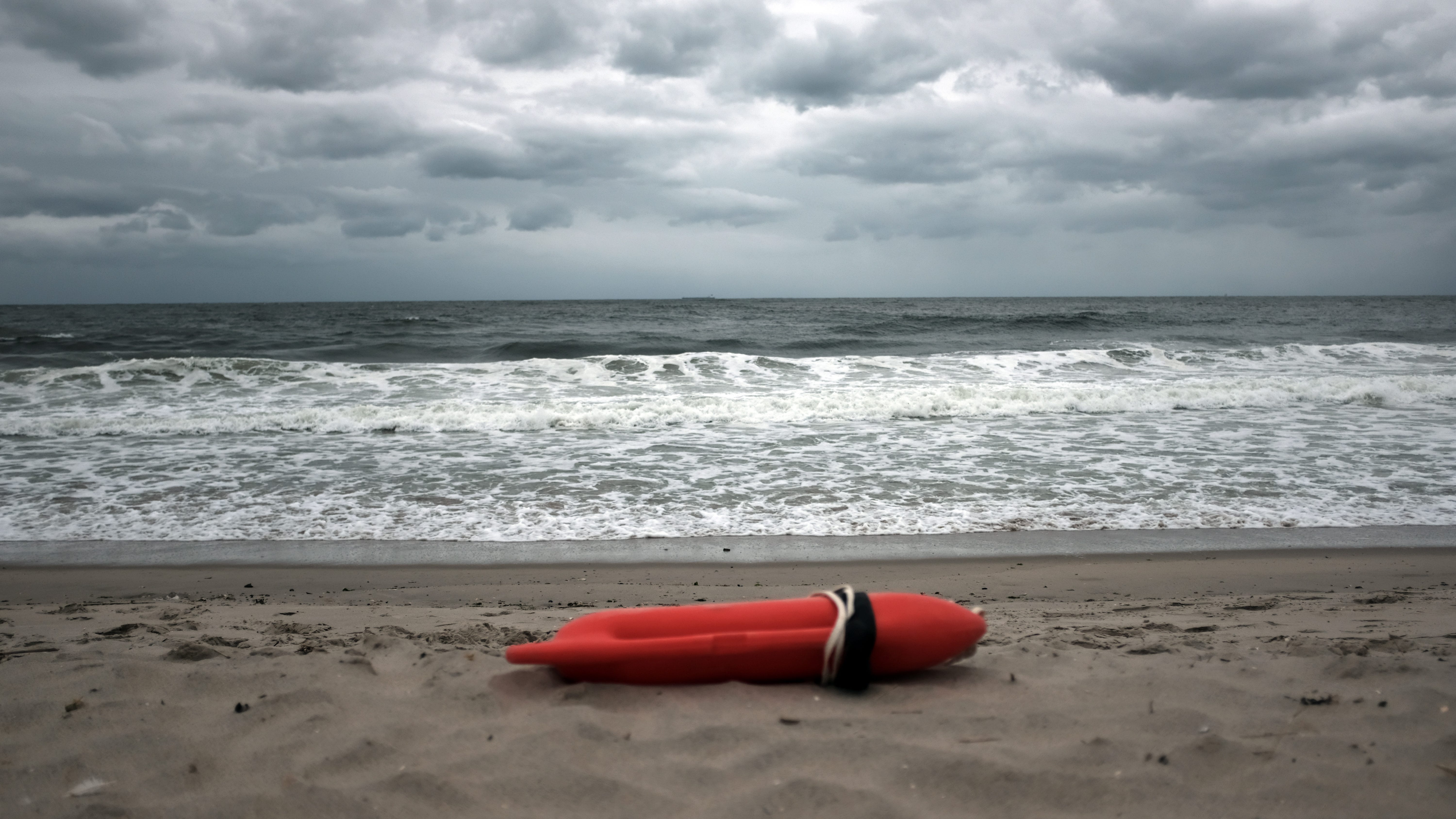 NYC beaches open for summer amid cold, dreary weather; Bethpage Air Show canceled