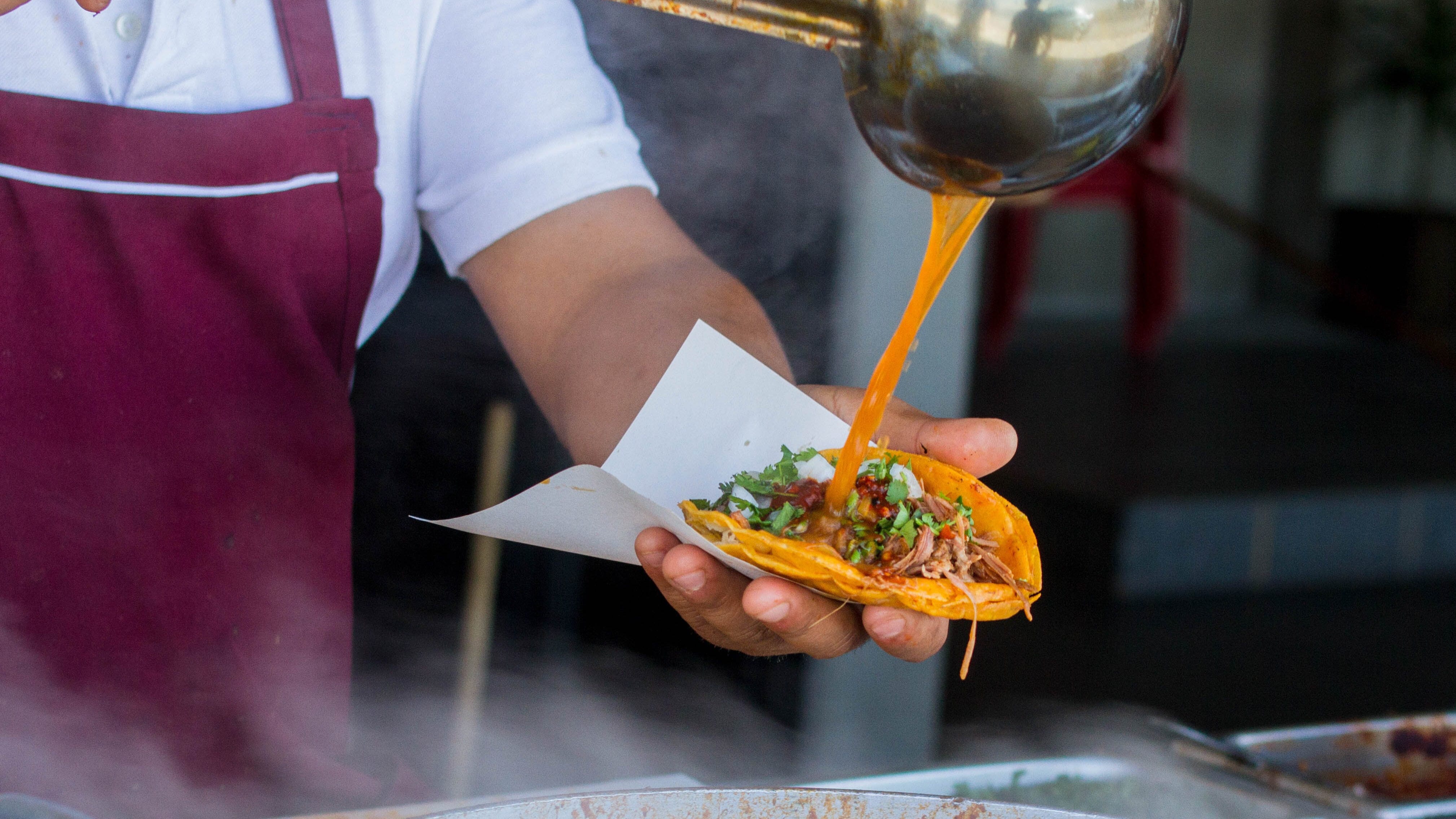 South LA taco stand robbed at gunpoint, suspects sought