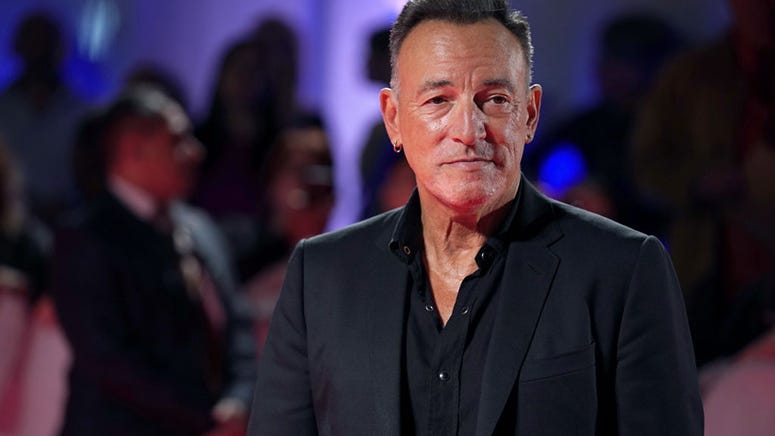 Bruce Springsteen Gets a Quarantine Haircut From Patti Scialfa at Home