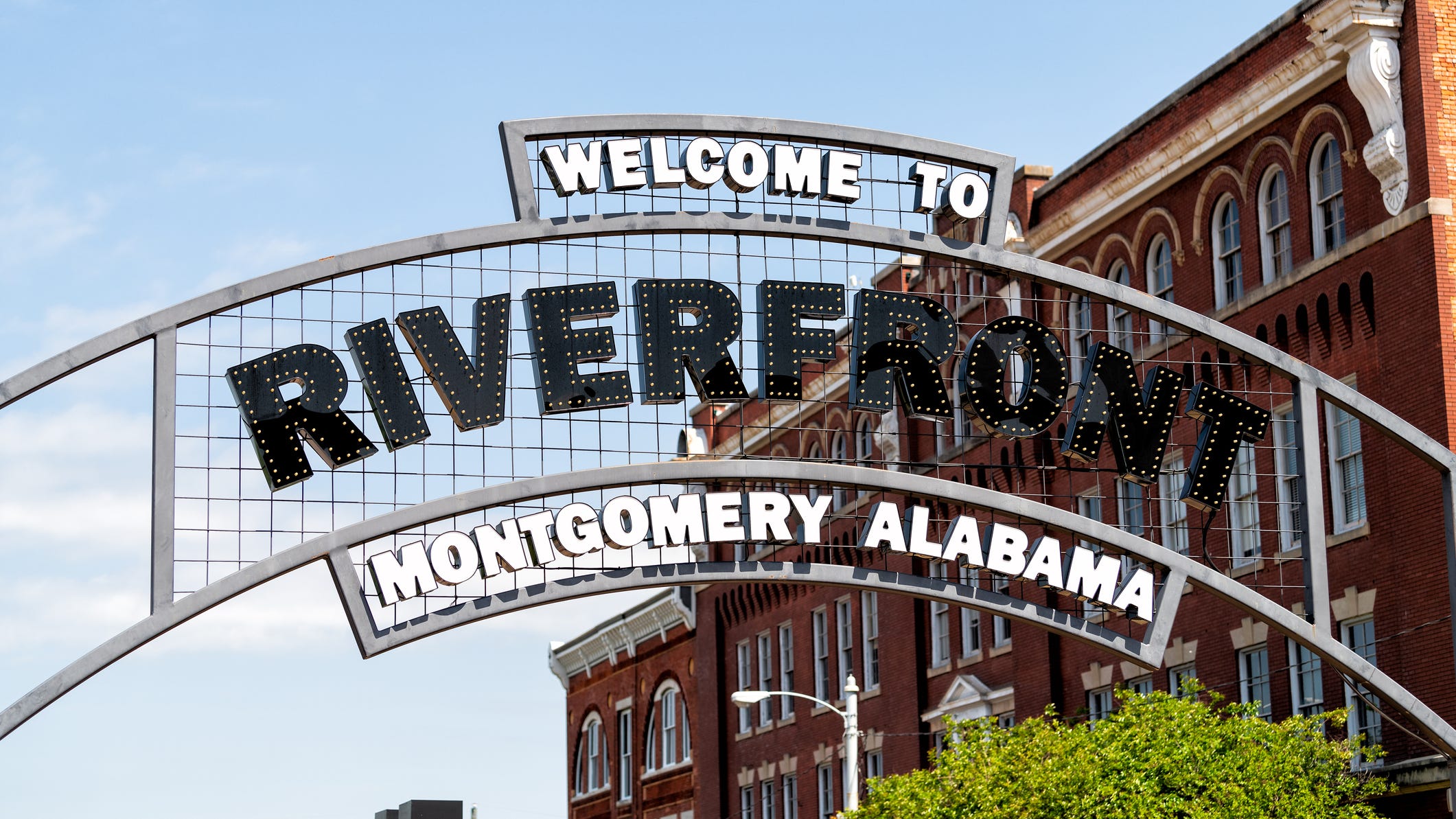 Massive brawl on Alabama dock sees several arrested