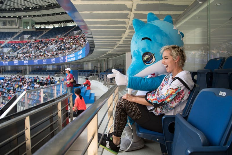 American tennis player Bethanie Mattek-Sands with a mascot during the 7th Military World Games in Wuhan, China, on September 22, 2019.