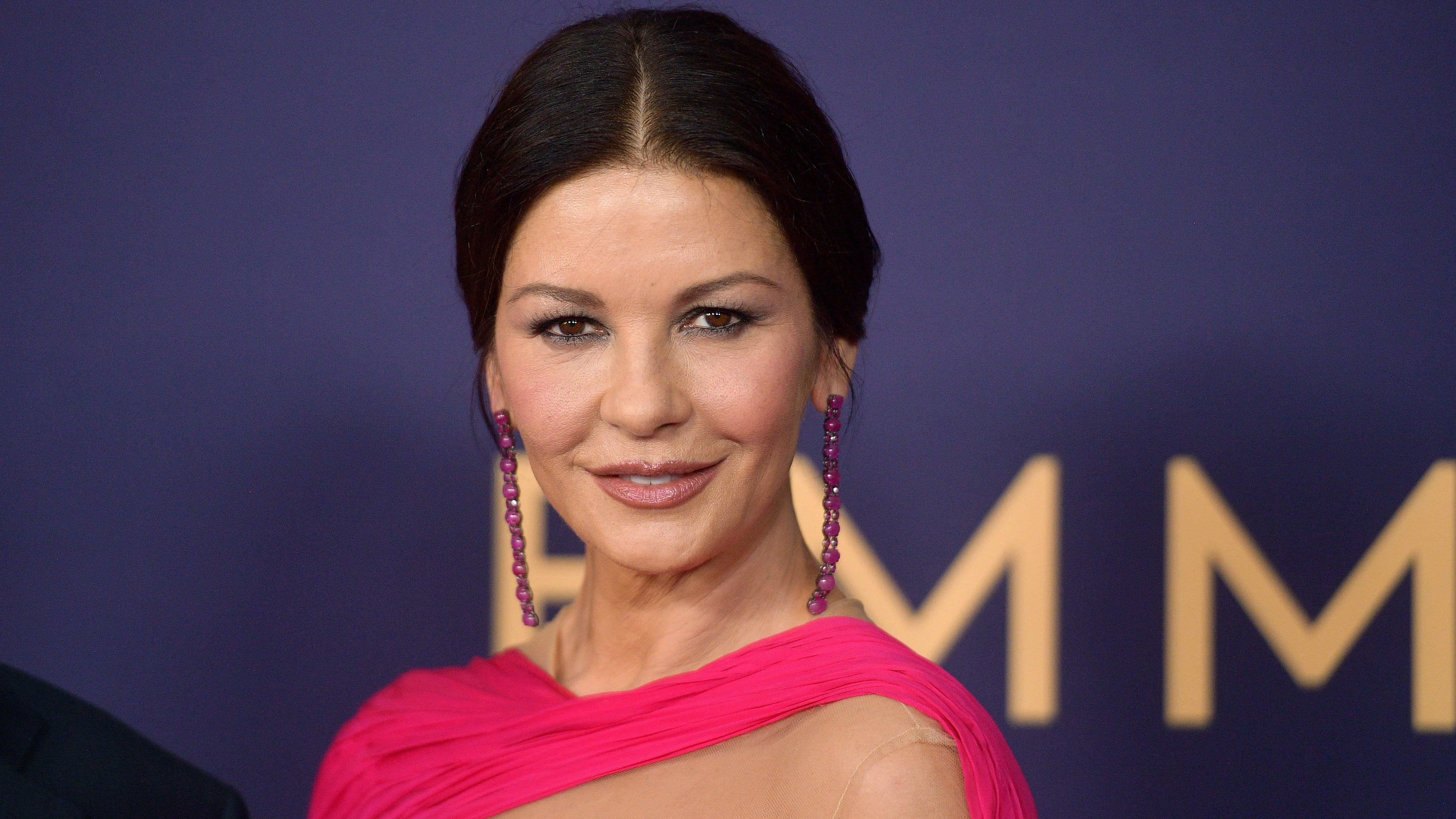 Catherine Zeta-Jones, 51, looks glam in makeup-free mirror selfie
