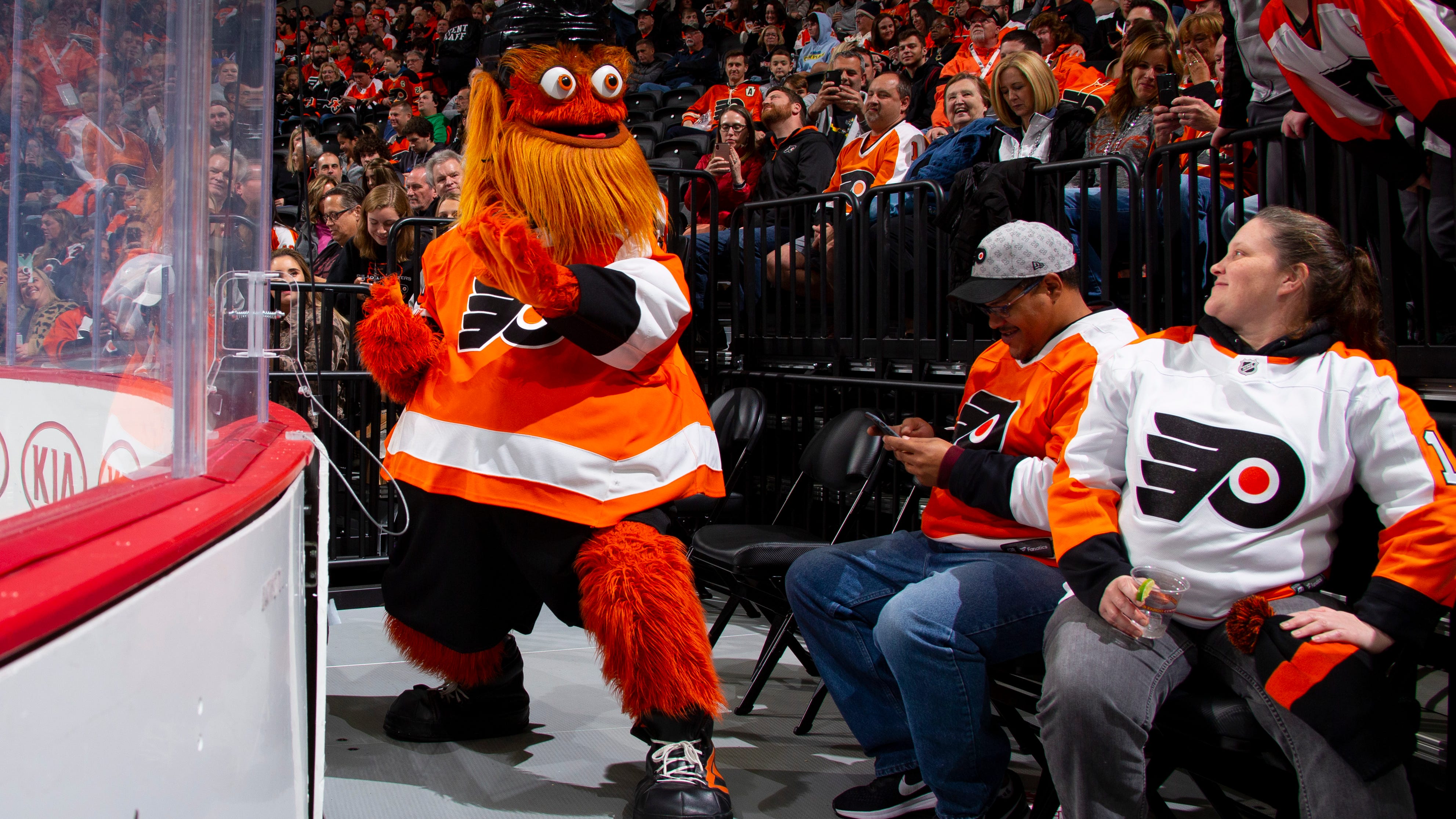 Sixers, Flyers, Phillies to welcome fans at games again
