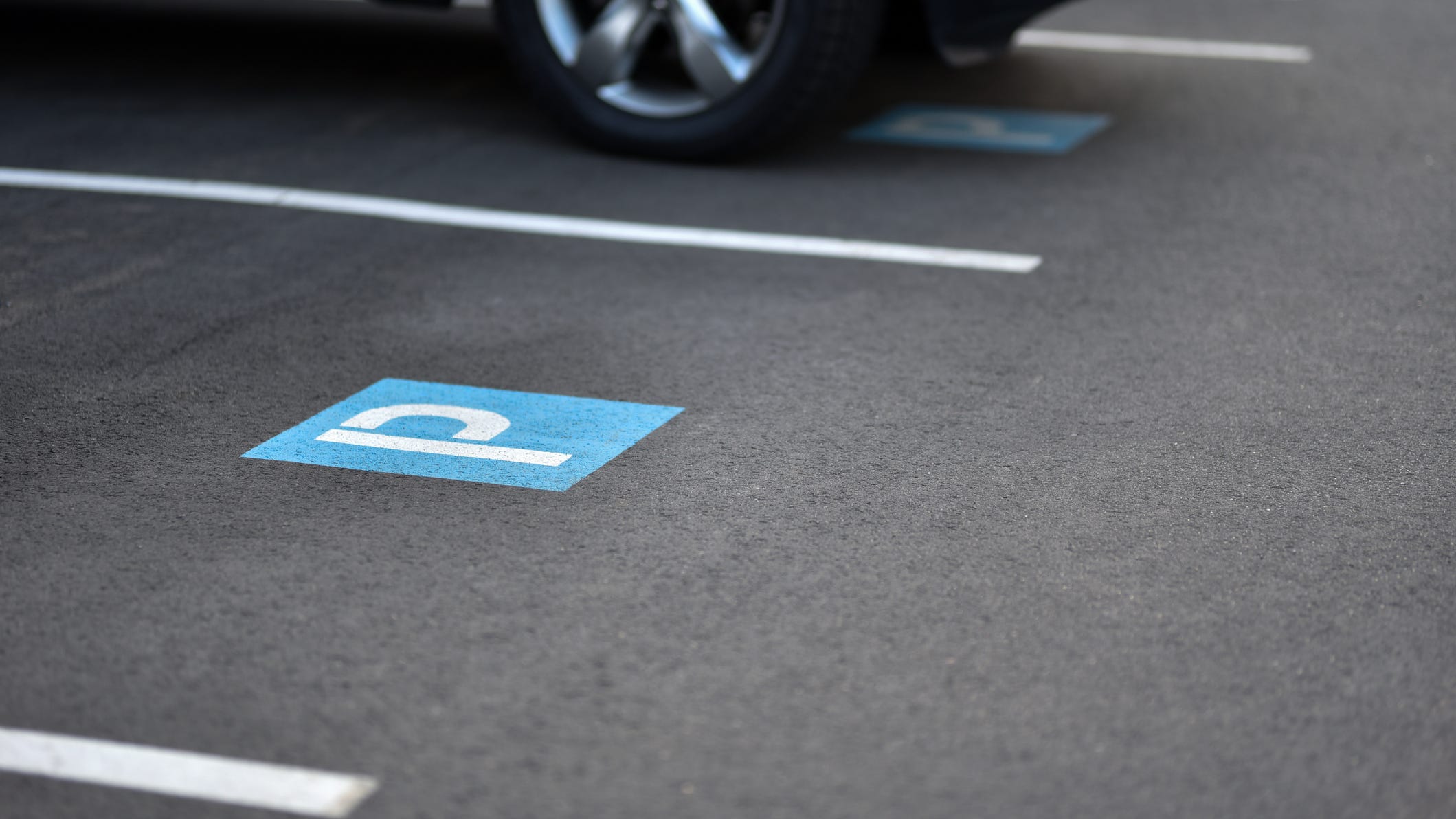 Man stabs neighbor over parking spot in Visalia