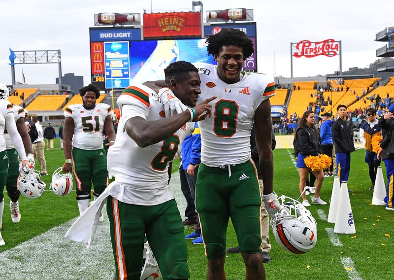  DJ Ivey #8 celebrates with Dee Wiggins #8 