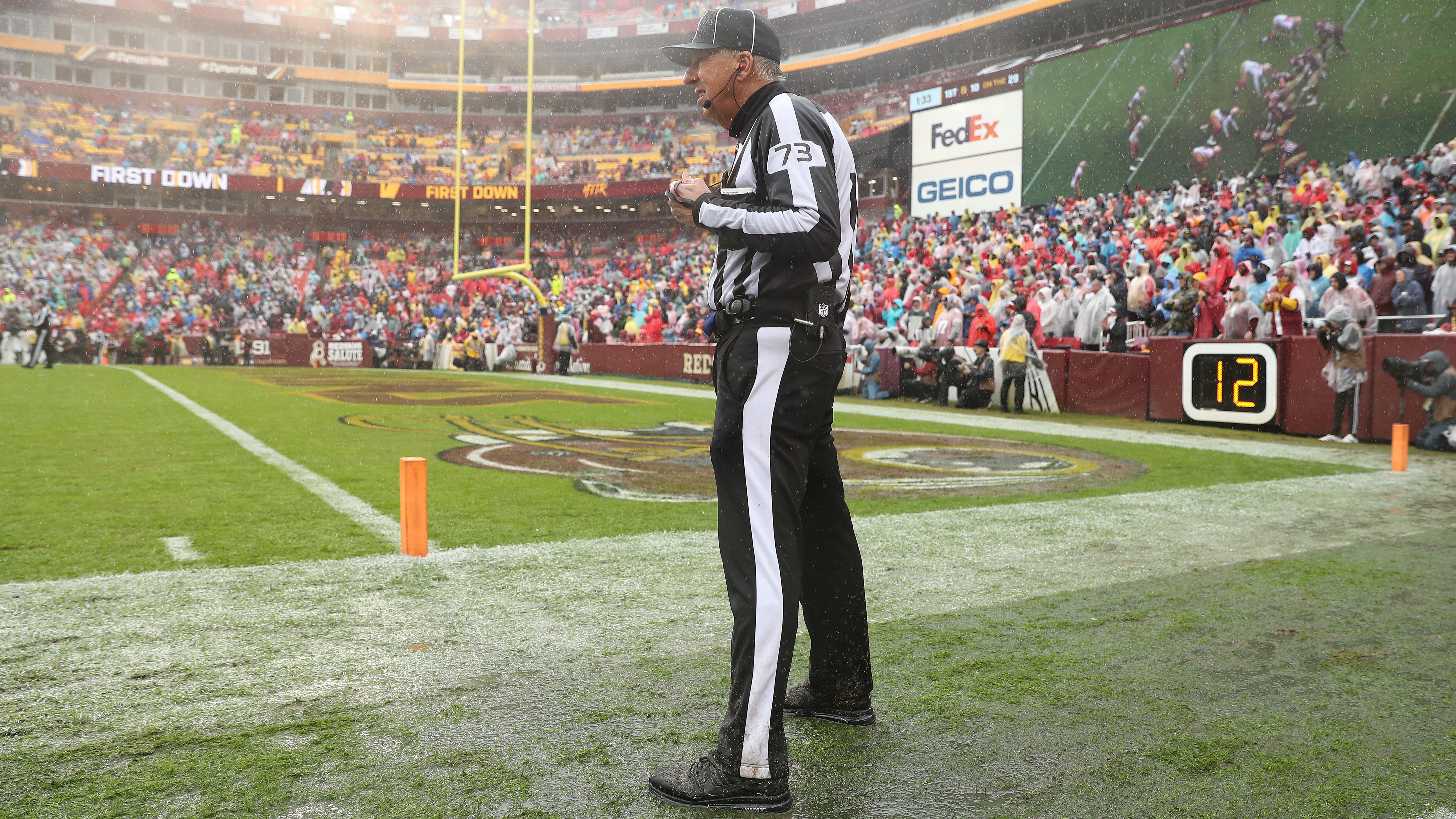 Giants and Raiders play part of second half down an official