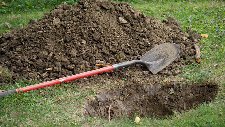Man kills girlfriend then dies of heart attack trying to bury her in the yard
