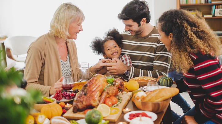 Is It Safe to Host Thanksgiving Dinner Amid COVID-19?
