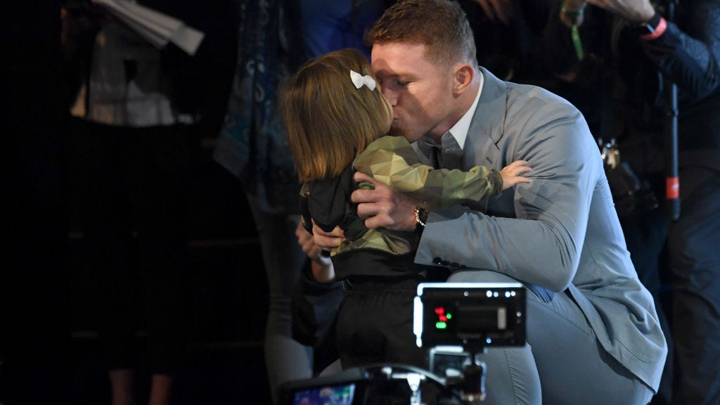 Canelo Álvarez Celebra Cumpleaños de Hija a lo Grande