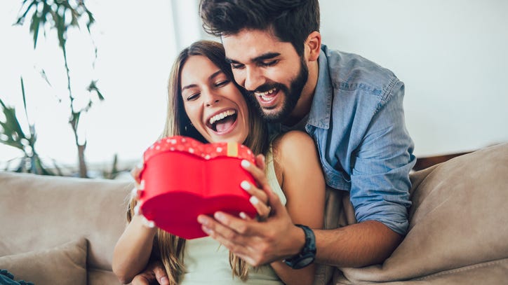 9 top-rated Valentine’s Day gifts from Amazon that she’ll adore