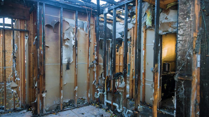 Three-alarm Dallas apartment fire remains under investigation