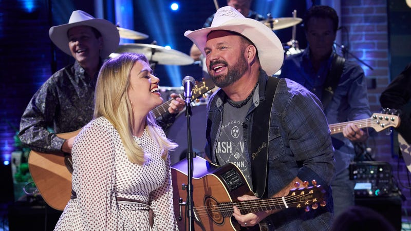 Kelly Clarkson, Garth Brooks 
