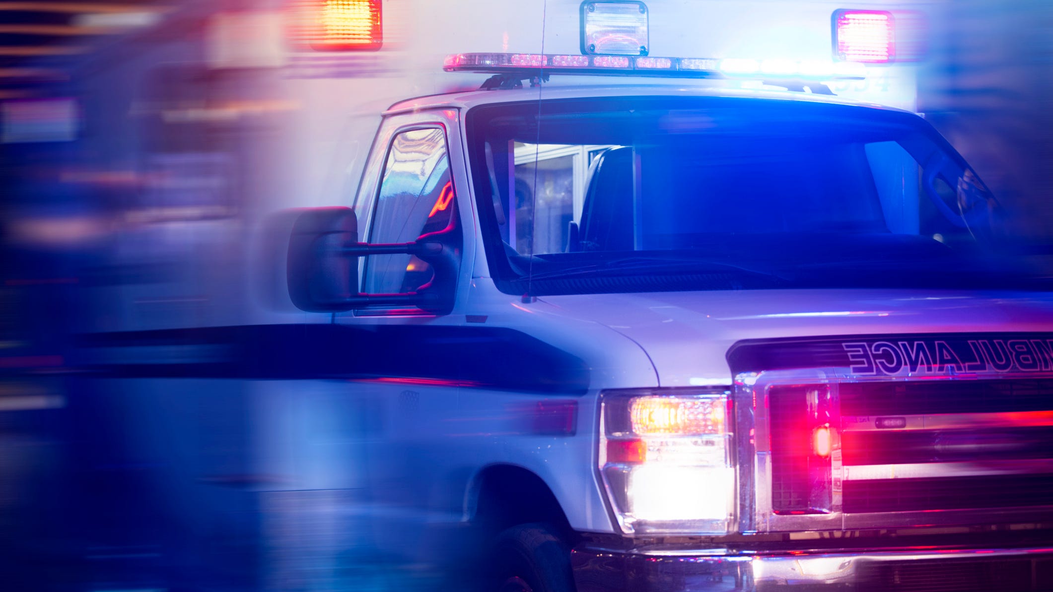 2 hospitalized with head injuries in Detroit after driver rear-ends their disabled car on the Lodge