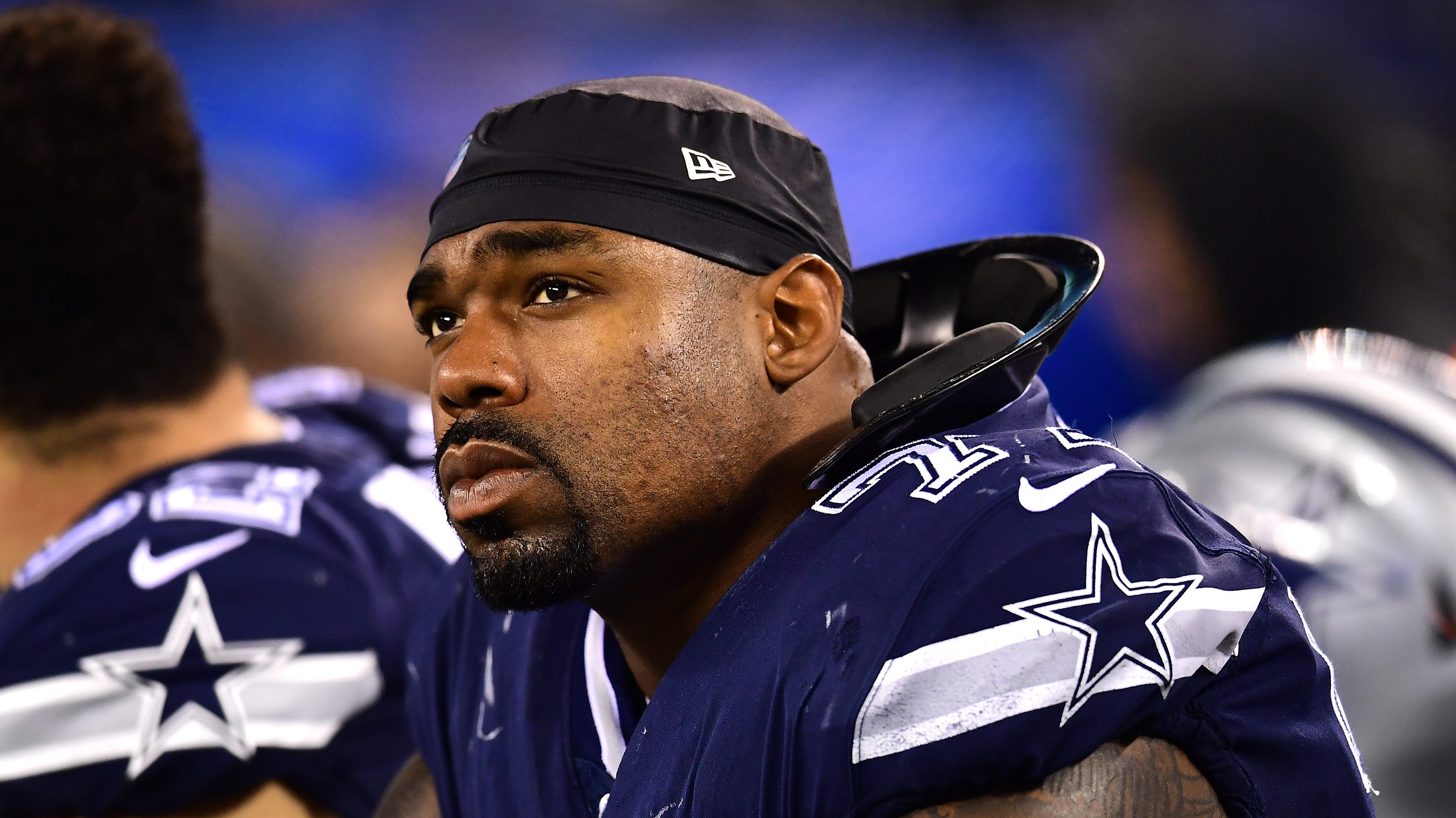Rapoport: Tyron Smith to undergo surgery for fractured knee
