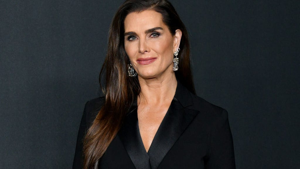 PHOTOS: Brooke Shields lends Golden Globes dress to daughter for prom