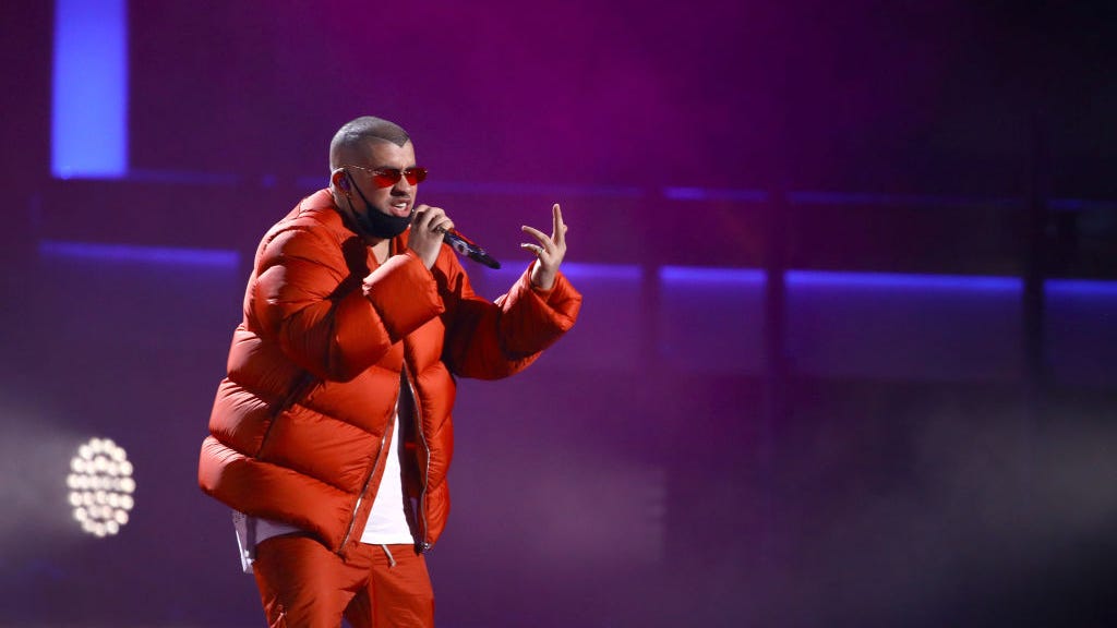 Bad Bunny comparte su nuevo juguete: Un carro de $3 millones