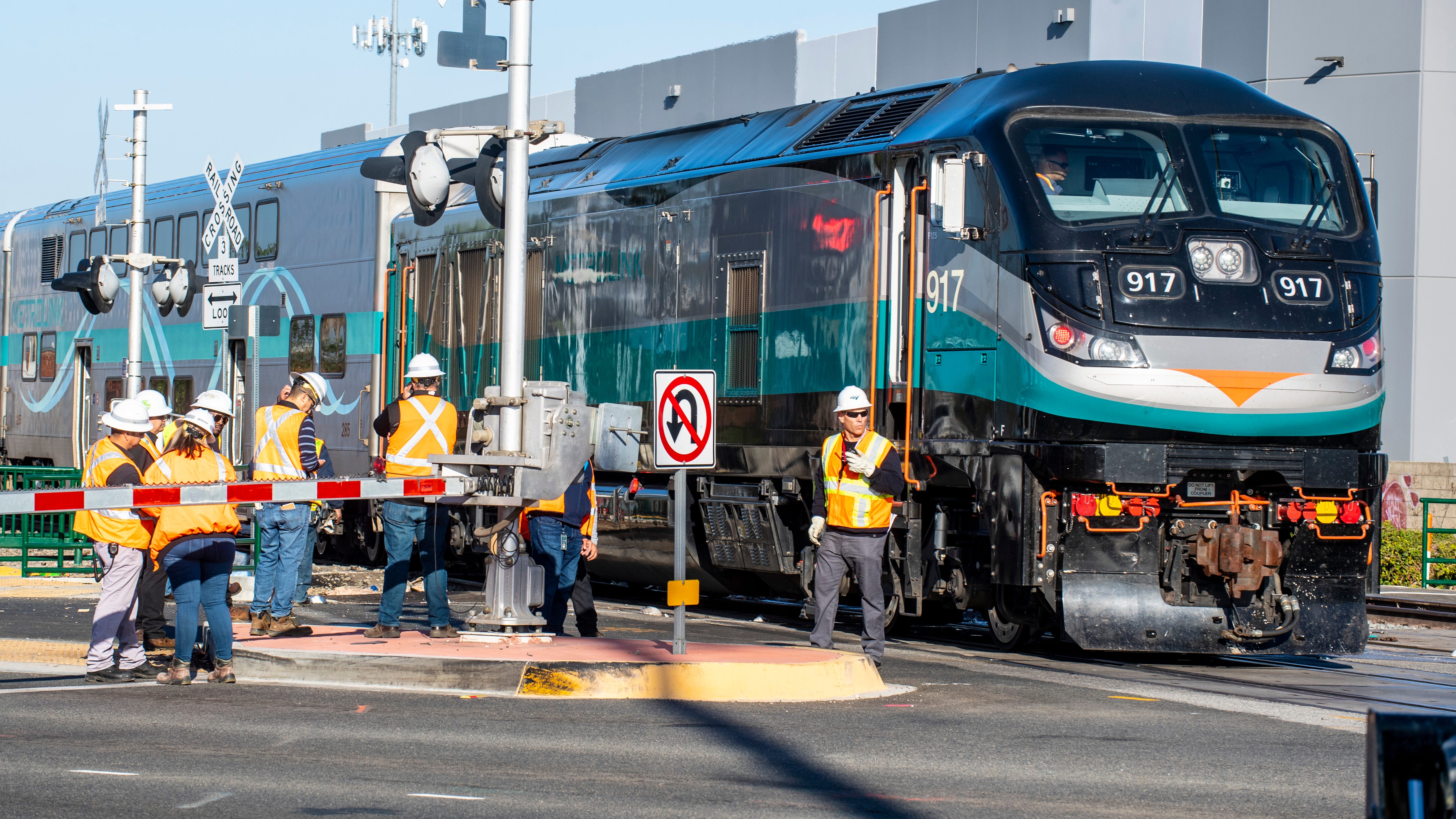 California railroad tests use of quake alerts to stop trains