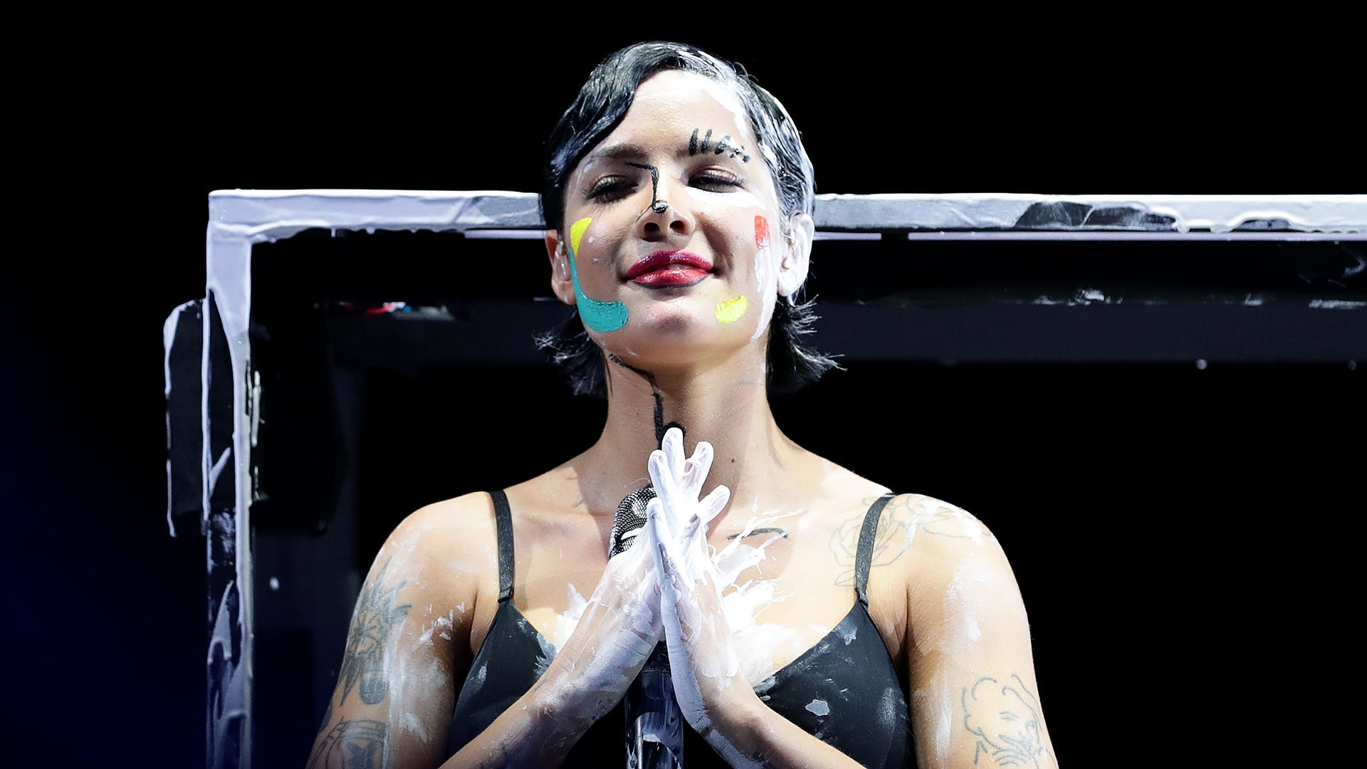 'Super-duper pregnant' Halsey teams with Babylist, Baby2Baby to create 'group gift' for parents in need