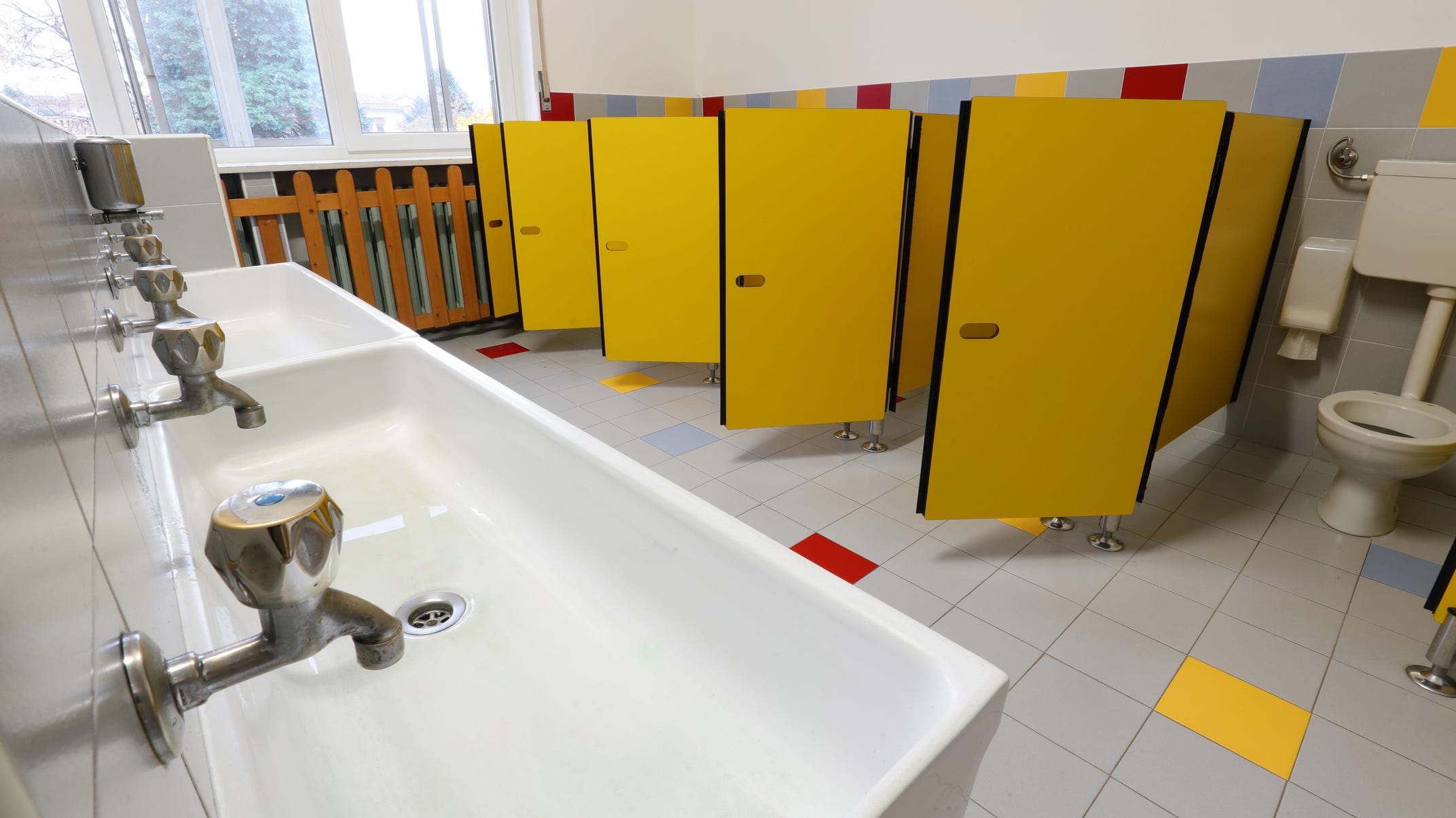 L.A. schools investigate alleged assault in Hamilton High boys' bathroom