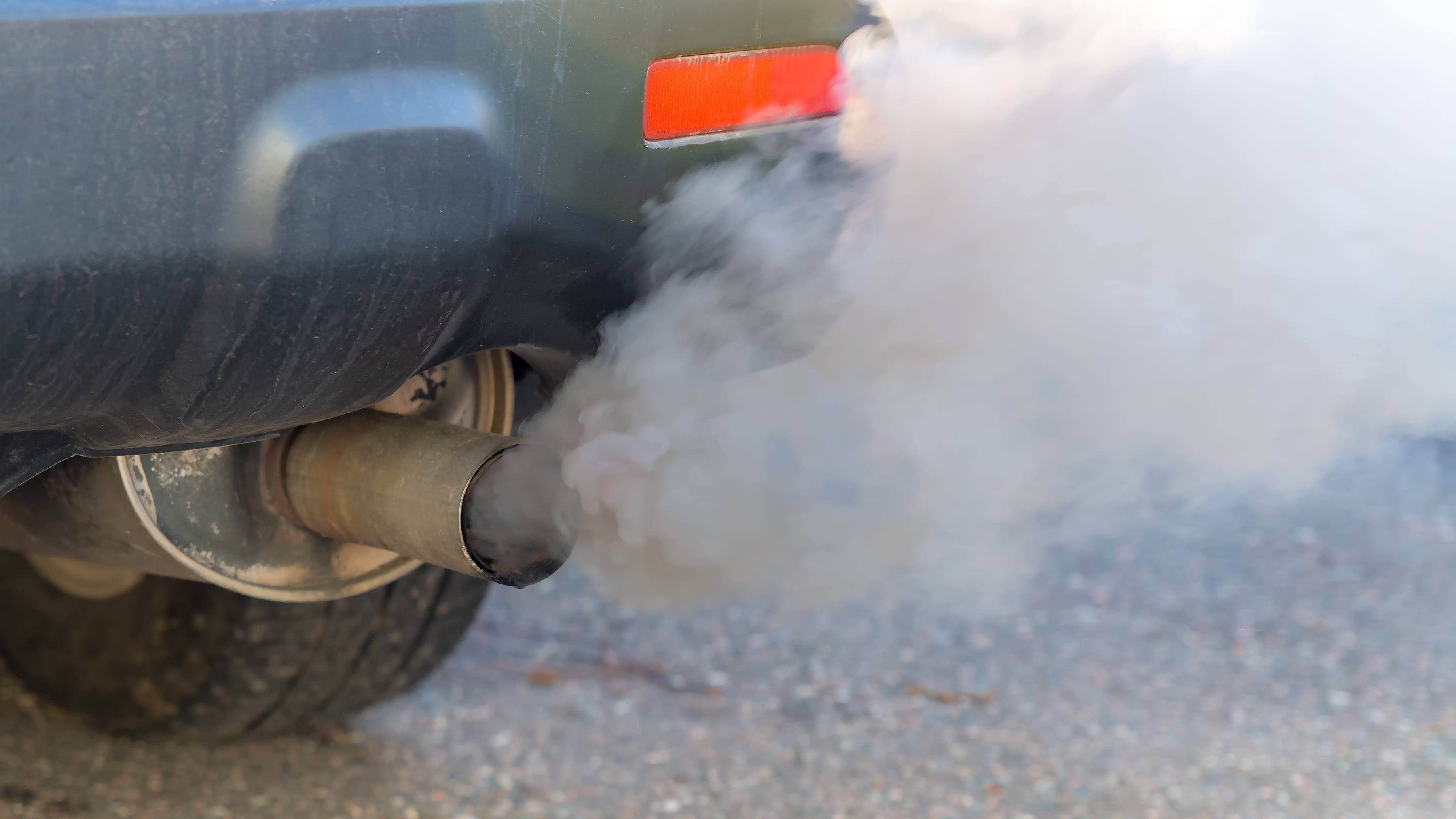 2 children hospitalized with carbon monoxide poisoning after being left alone in car while parents shoplifted inside Walmart