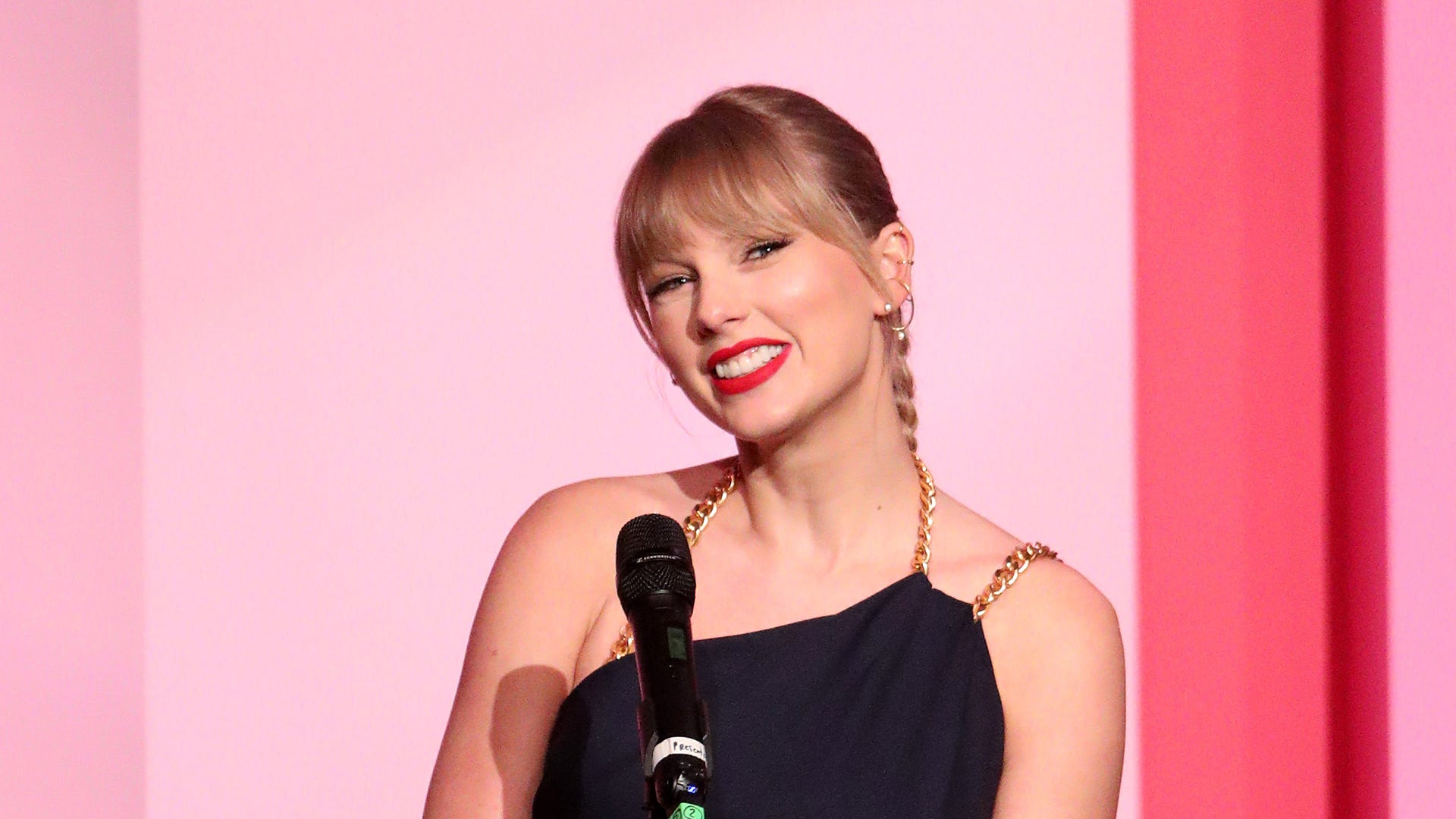 Taylor Swift has opened the vault! Listen to 'Mr. Perfectly Fine'