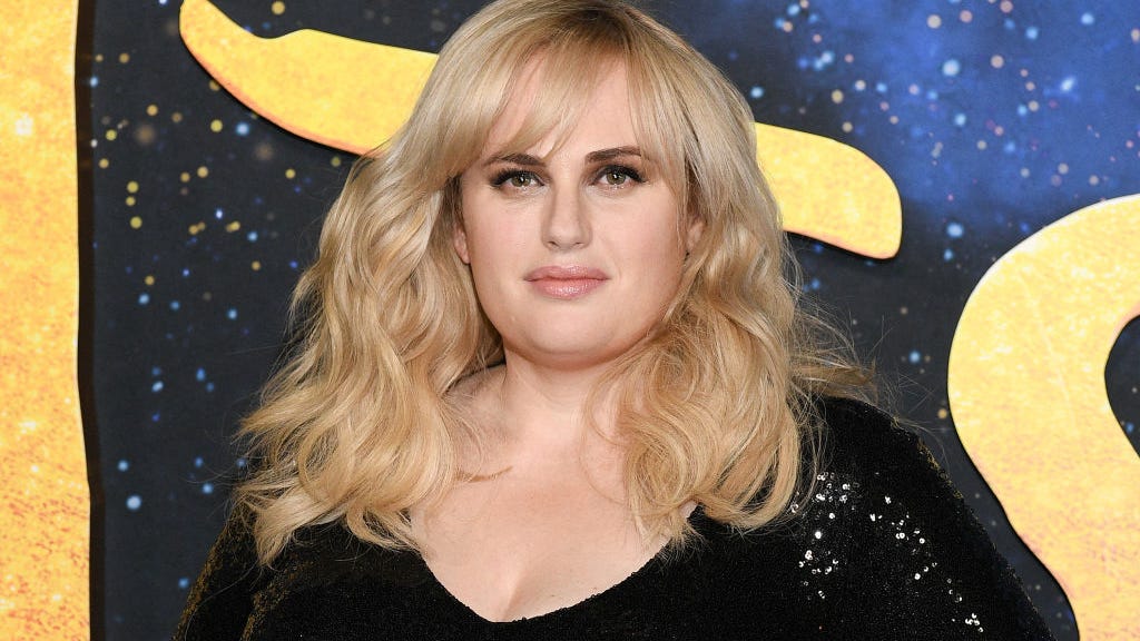 PHOTO: Rebel Wilson stretches out on yacht in black bikini during Italian getaway