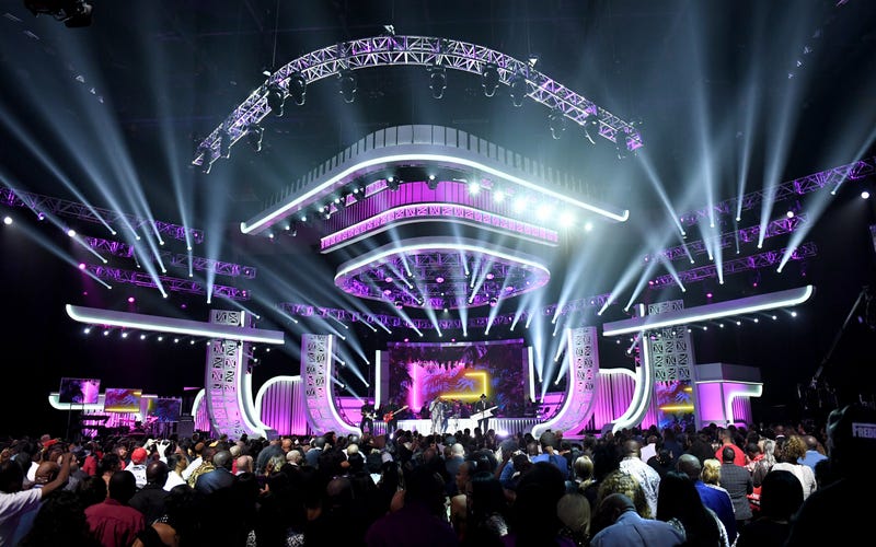 Wide shot of 2019 award show