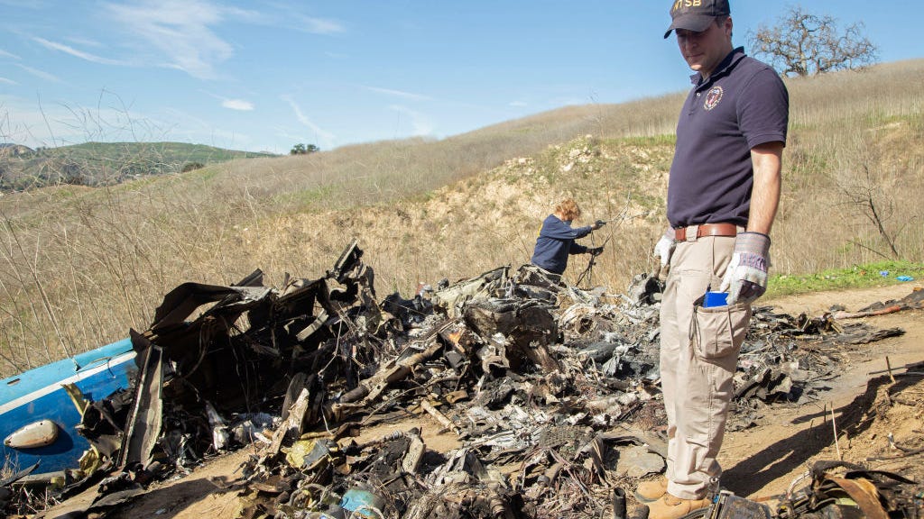 LA deputy allegedly flashed Kobe Bryant crash photos at bar