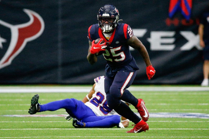 Duke Johnson turns up field against the Bills.