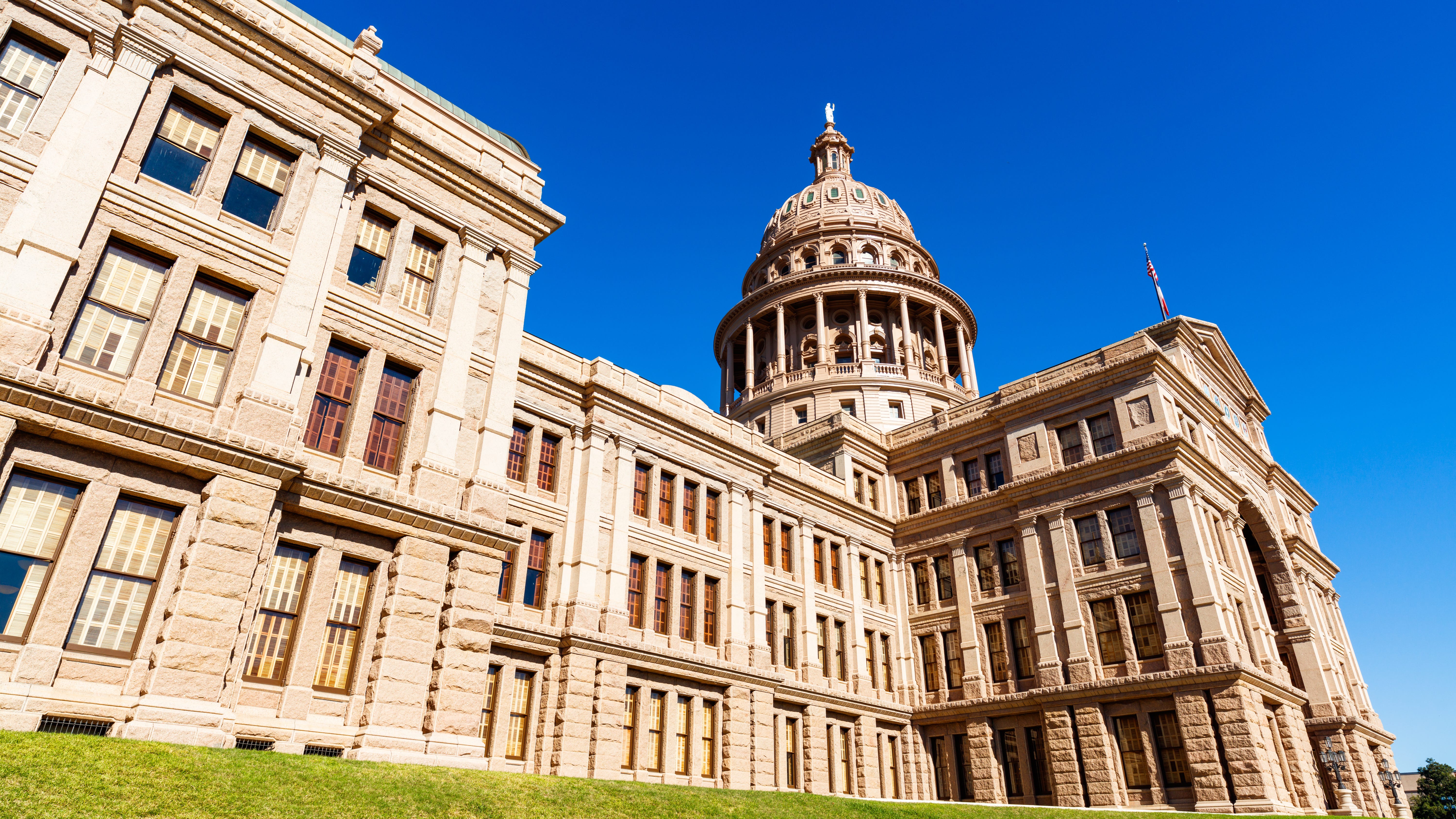 Texas House Democrats leave the state, aim to break quorum, stall elections bill