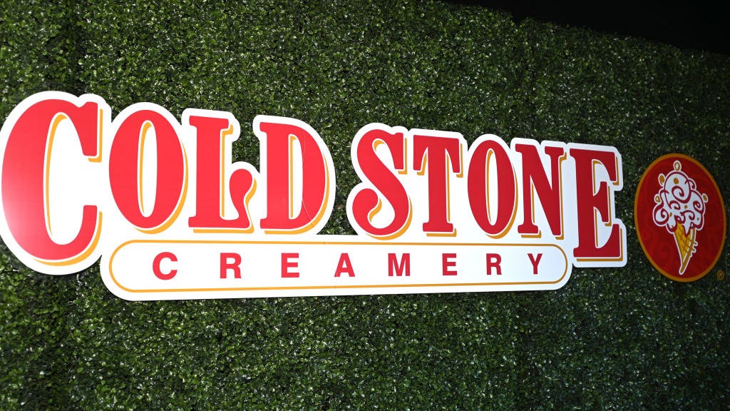 Man hops counter at Anaheim Cold Stone, robs store with its own knife
