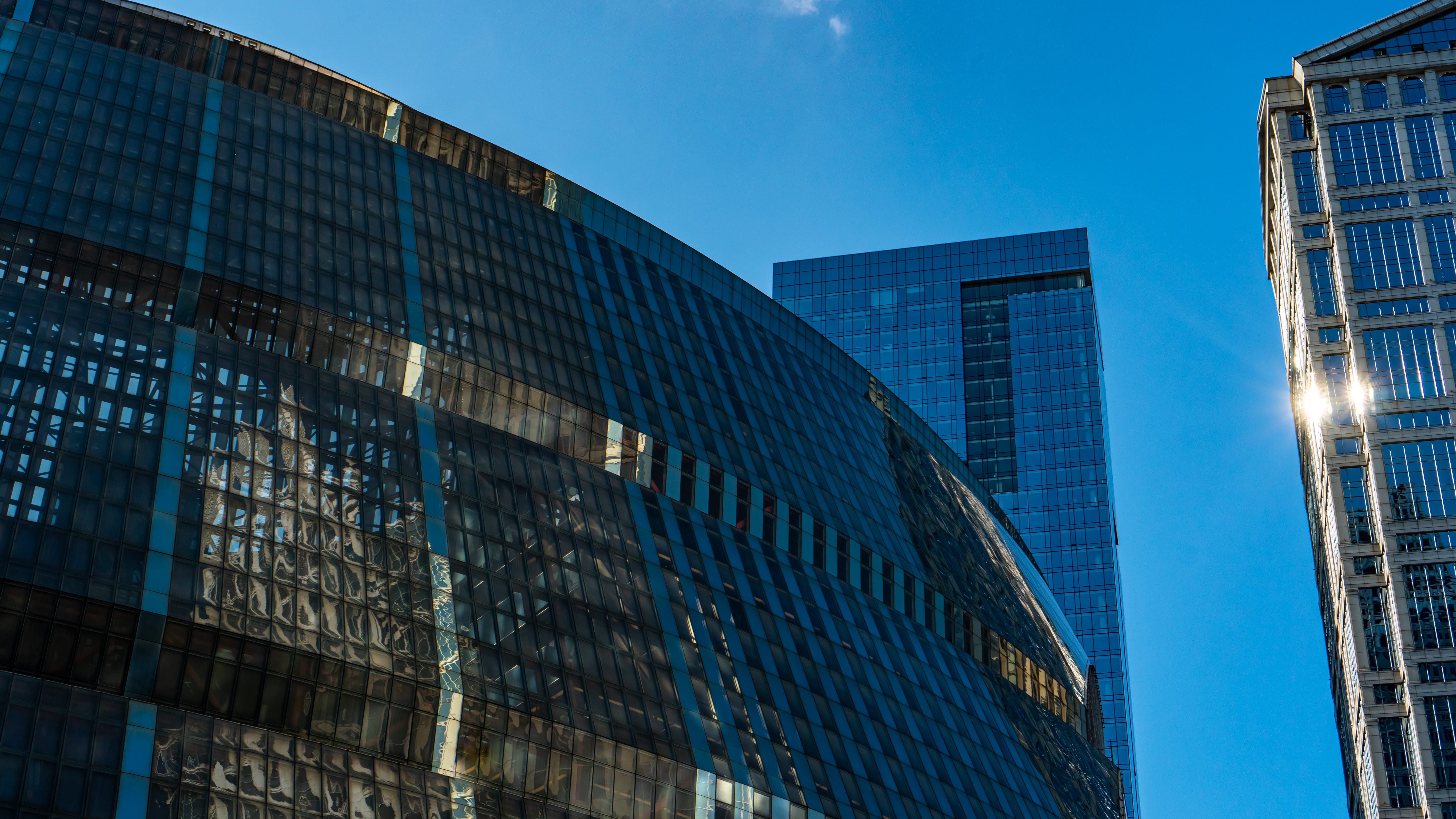 Sold: Google buys Thompson Center from State of Illinois for $105 million