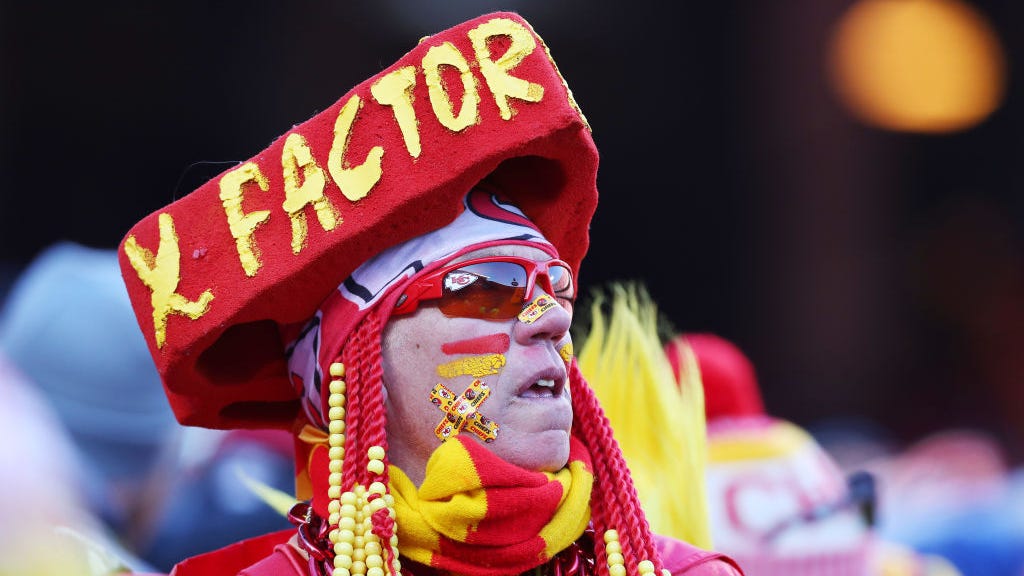 Chiefs superfan gets knocked out by fellow Chiefs superfan
