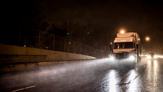 Detroit man attempting to cross I-275 struck and killed by semi truck