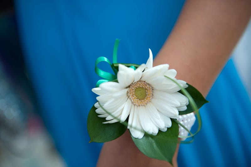 Vaccinated students at Southfield HS get free prom, unvaccinated charged $80