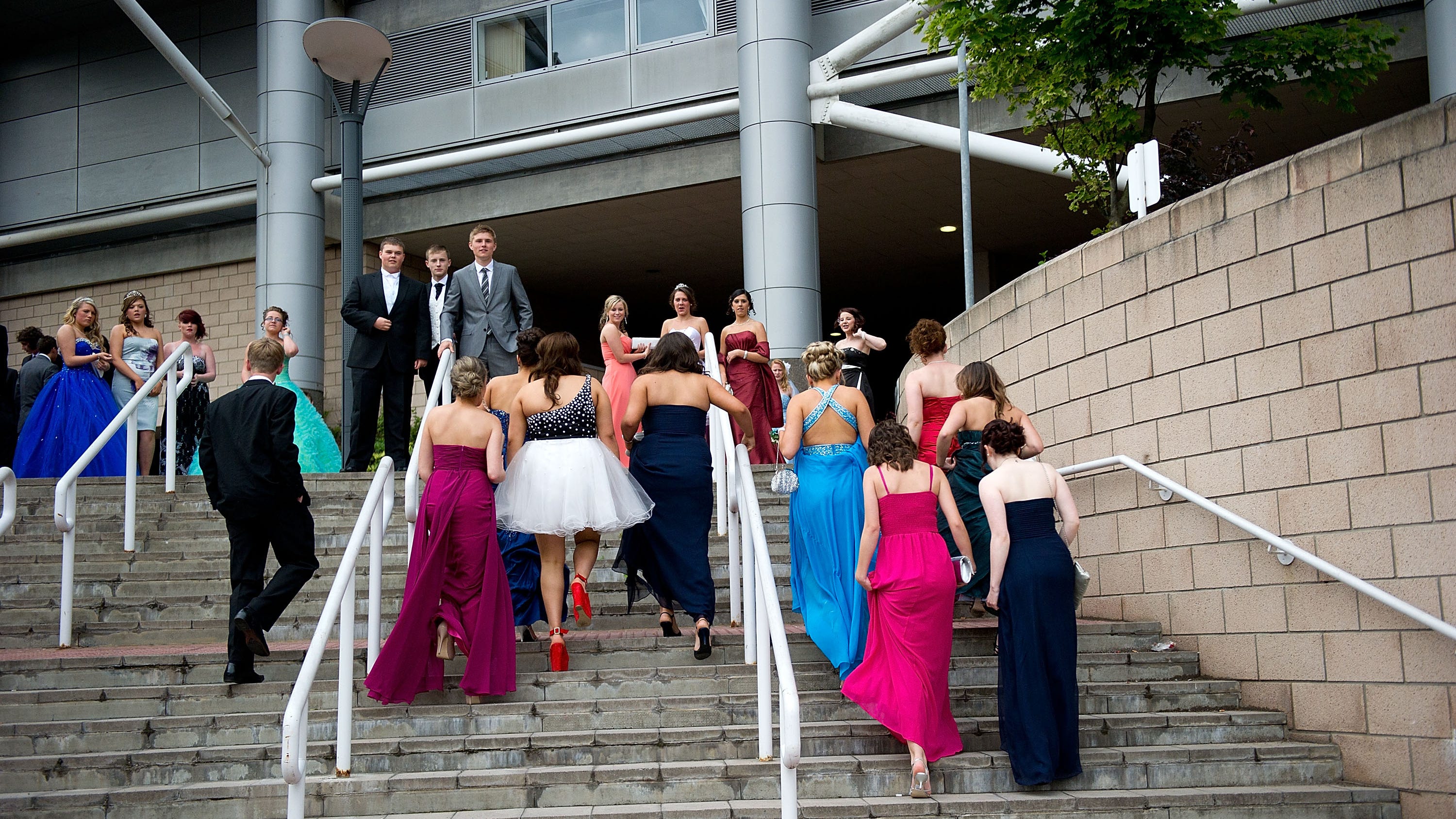 School gets donation for vaccinated students to get free prom tickets