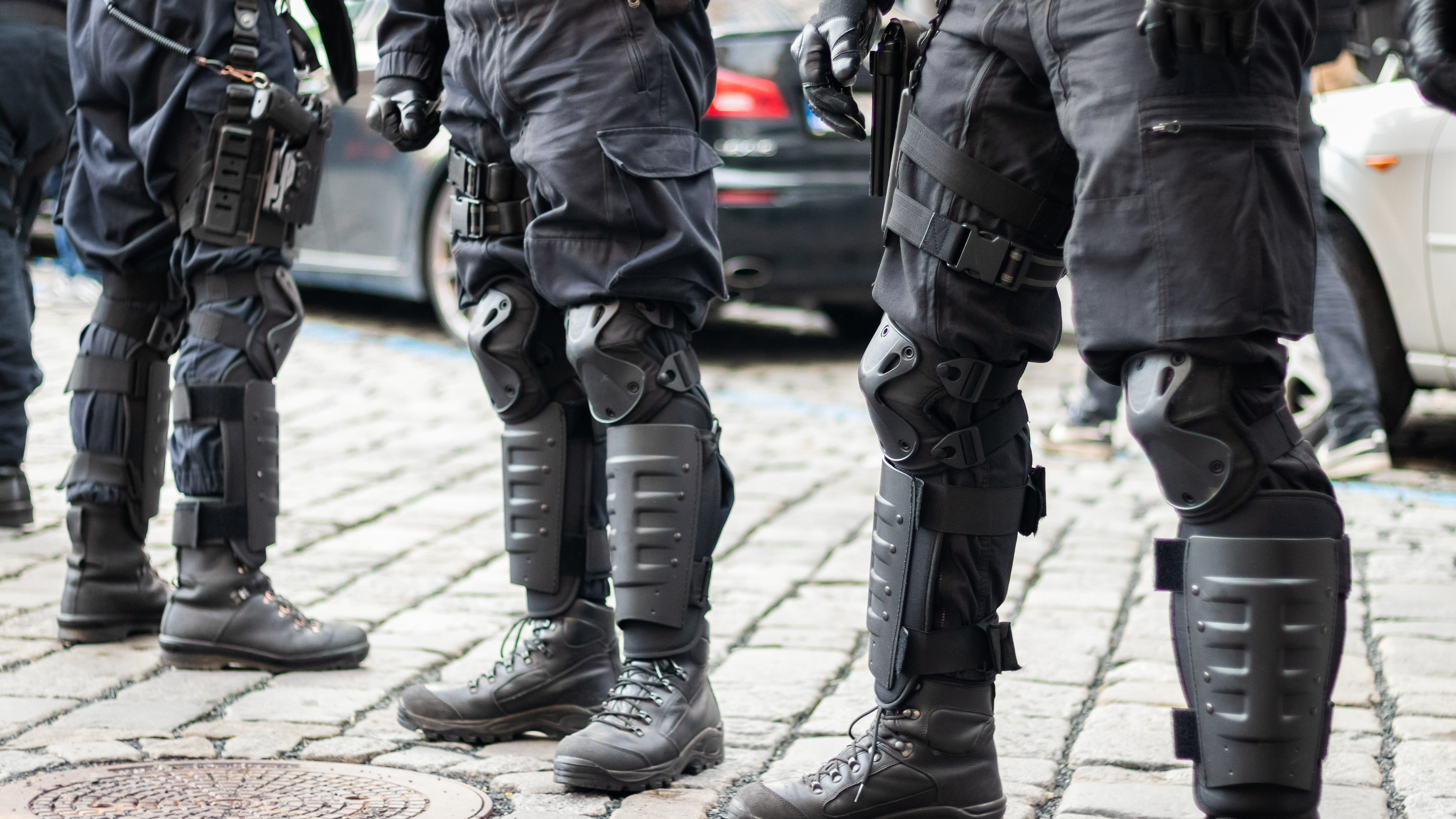Man taken into custody after barricading in Venice home with sword